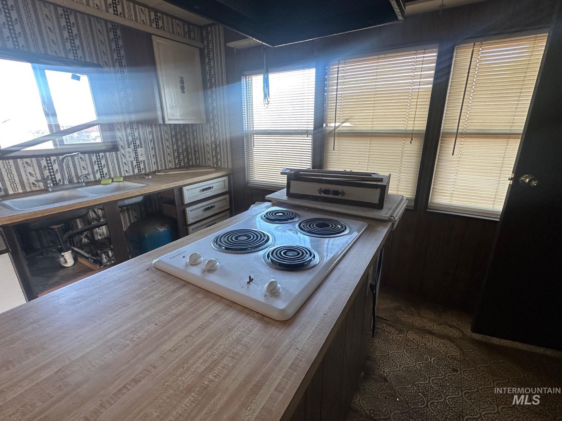 3915 Highway 30, New Plymouth, Idaho 83655, 2 Bedrooms, 1.5 Bathrooms, Residential For Sale, Price $119,000,MLS 98974737