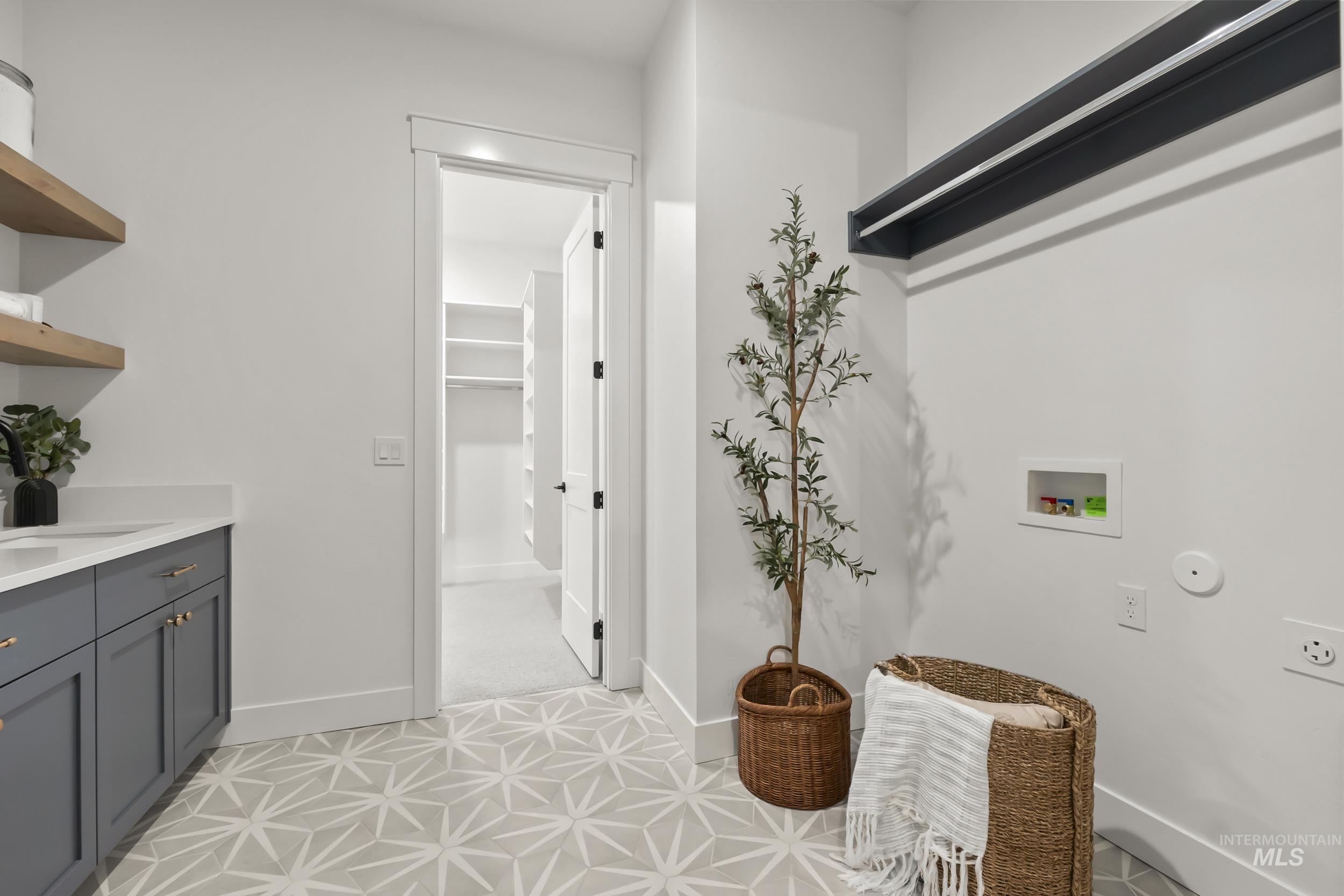 8835 Double Shot Hollow Ln, Middleton, Idaho 83644, 3 Bedrooms, 2.5 Bathrooms, Residential For Sale, Price $1,176,900, 98974746