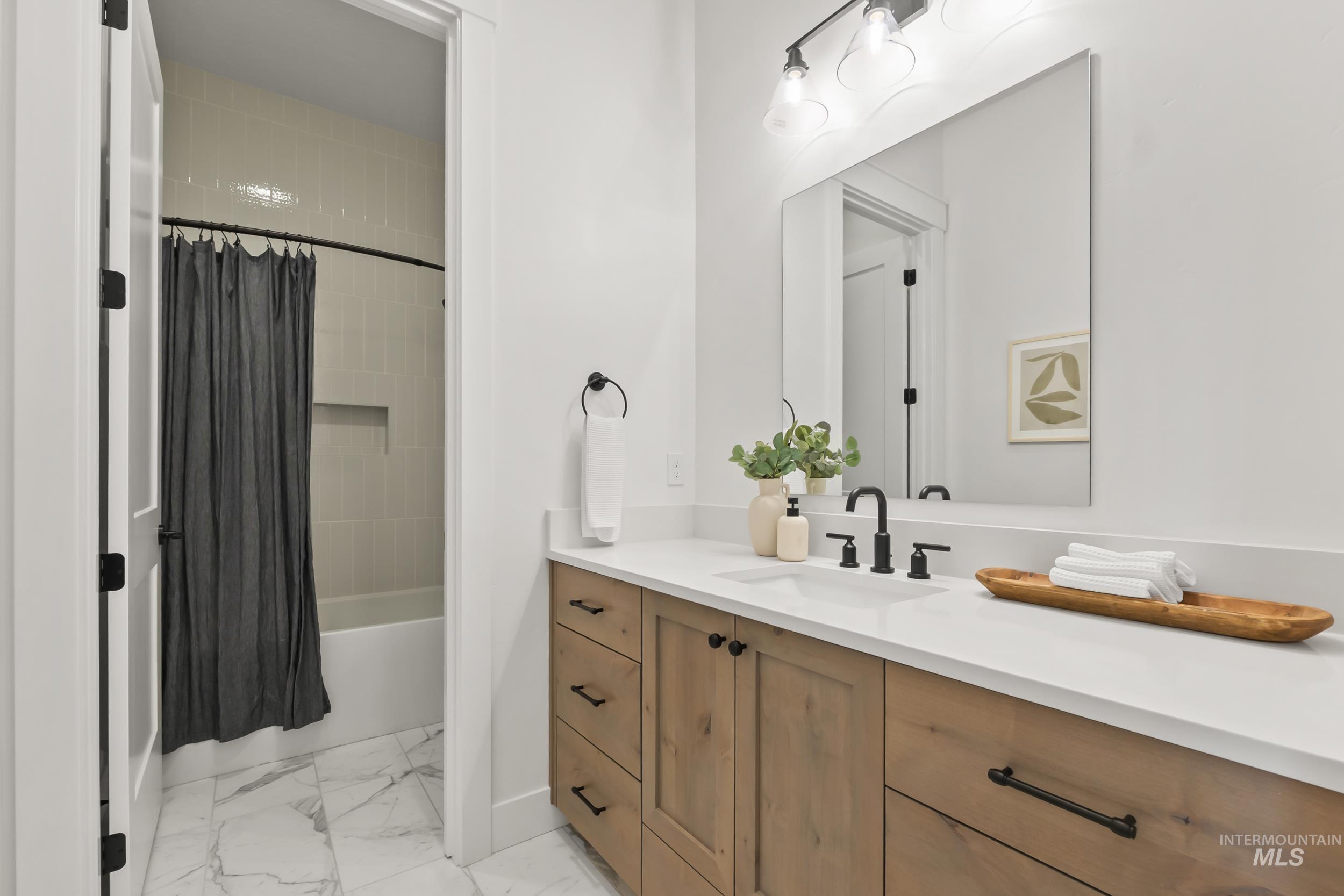 8835 Double Shot Hollow Ln, Middleton, Idaho 83644, 3 Bedrooms, 2.5 Bathrooms, Residential For Sale, Price $1,176,900, 98974746