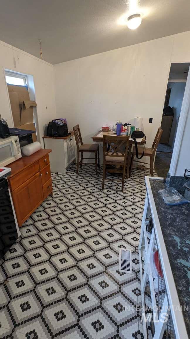 812 Garden Valley St, Nampa, Idaho 83687, 3 Bedrooms, 2 Bathrooms, Residential For Sale, Price $79,900,MLS 98974747