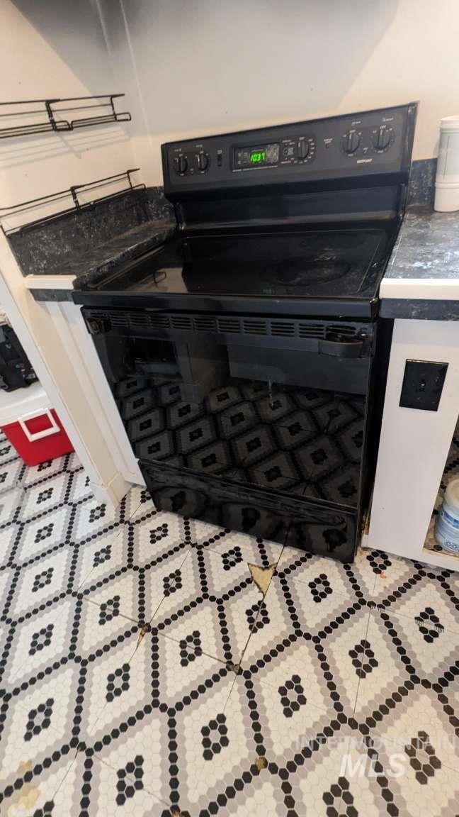 812 Garden Valley St, Nampa, Idaho 83687, 3 Bedrooms, 2 Bathrooms, Residential For Sale, Price $79,900,MLS 98974747