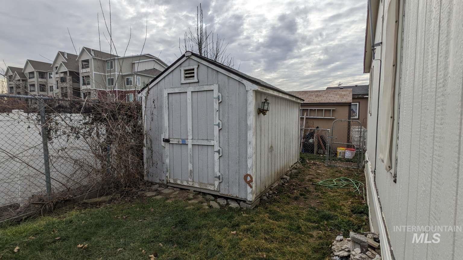 812 Garden Valley St, Nampa, Idaho 83687, 3 Bedrooms, 2 Bathrooms, Residential For Sale, Price $79,900,MLS 98974747