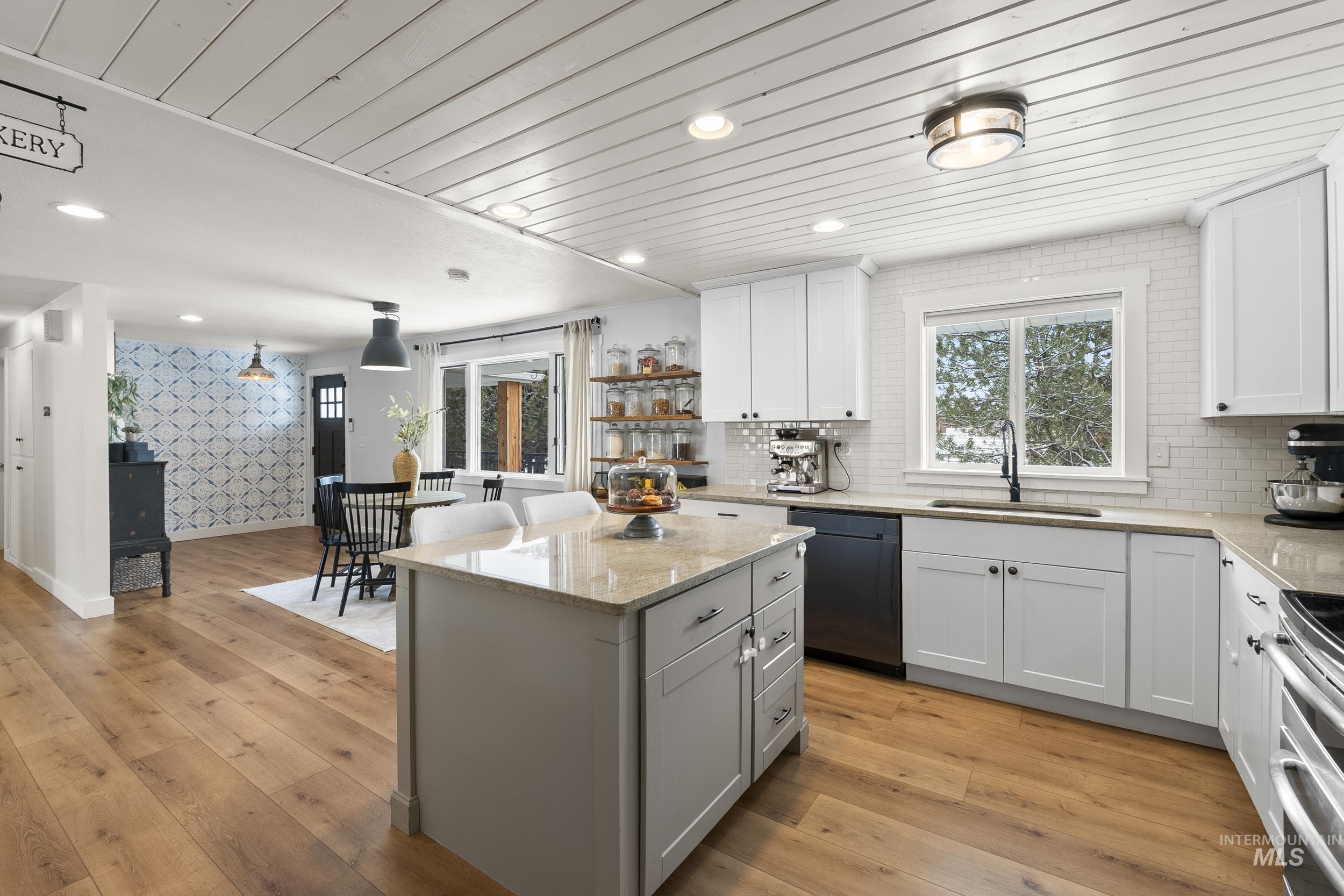 24141 Wanda Way, Middleton, Idaho 83644, 5 Bedrooms, 4.5 Bathrooms, Residential For Sale, Price $980,000, 98974749