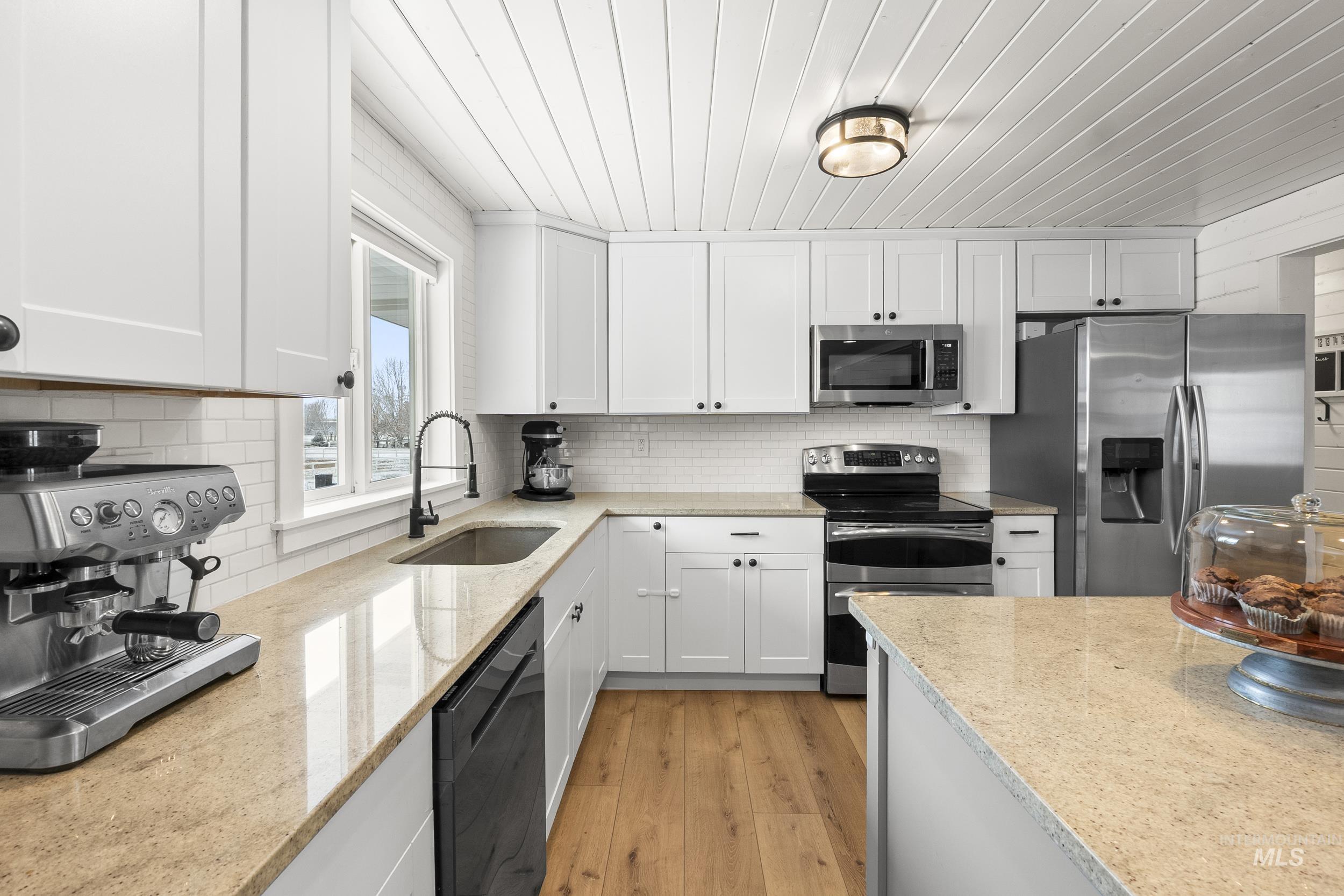 24141 Wanda Way, Middleton, Idaho 83644, 5 Bedrooms, 4.5 Bathrooms, Residential For Sale, Price $980,000, 98974749