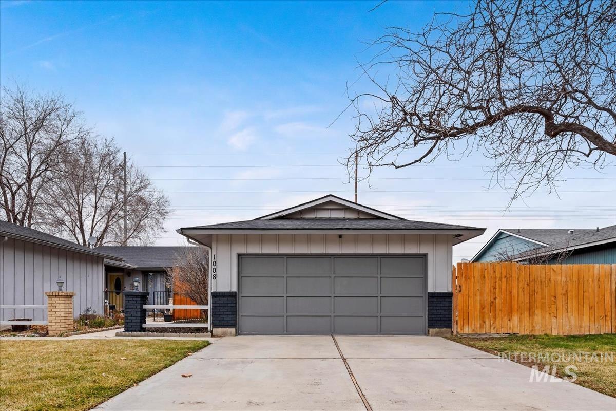 1008 W Crest Wood Dr, Meridian, Idaho 83642, 3 Bedrooms, 2 Bathrooms, Residential For Sale, Price $359,900,MLS 98974752