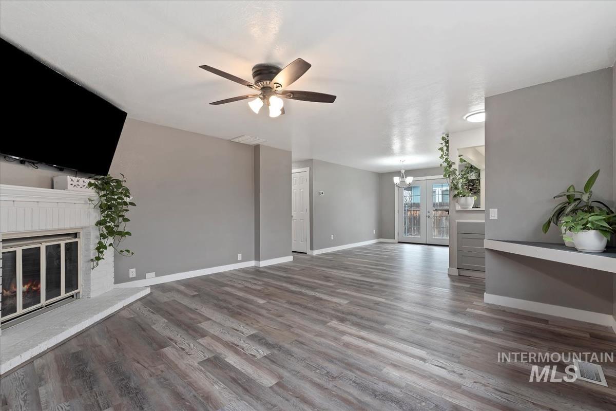 1008 W Crest Wood Dr, Meridian, Idaho 83642, 3 Bedrooms, 2 Bathrooms, Residential For Sale, Price $359,900,MLS 98974752