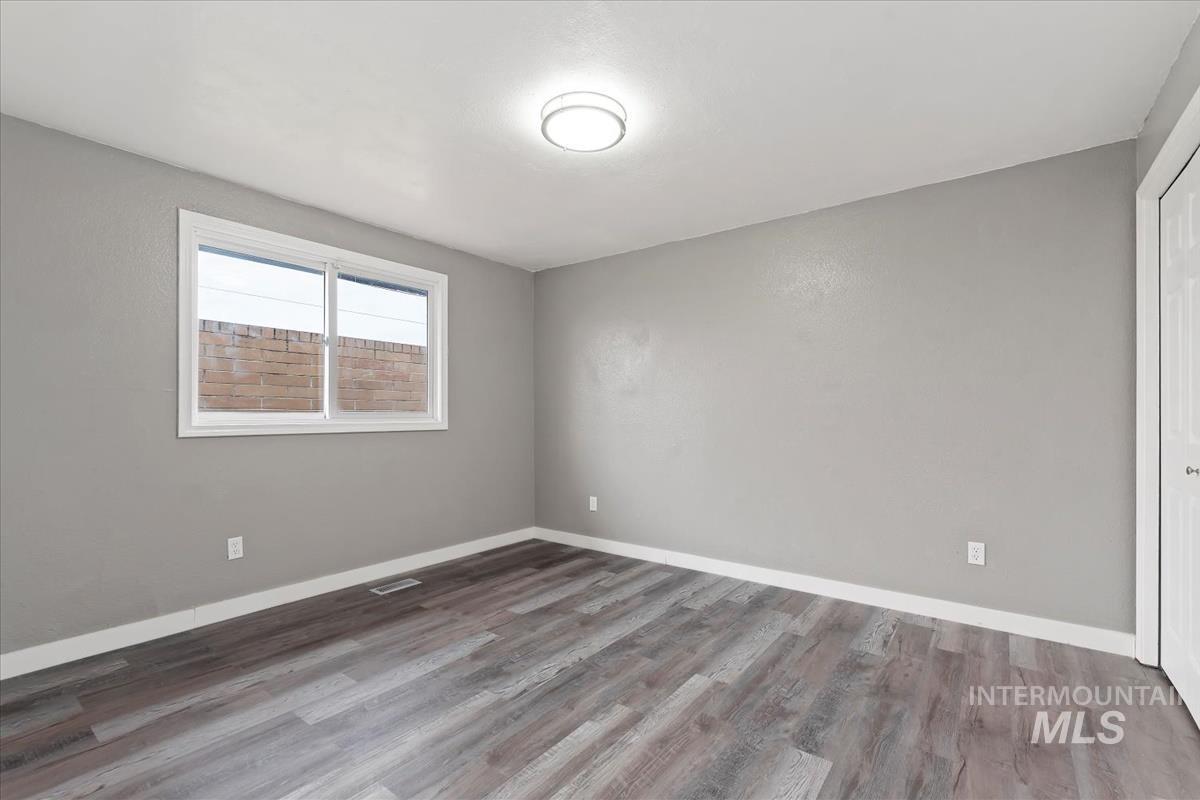 1008 W Crest Wood Dr, Meridian, Idaho 83642, 3 Bedrooms, 2 Bathrooms, Residential For Sale, Price $359,900,MLS 98974752