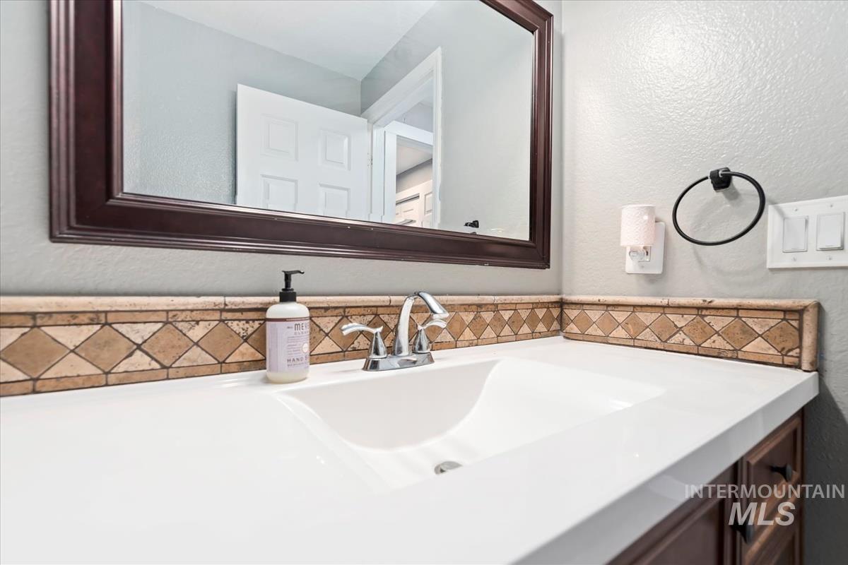 1008 W Crest Wood Dr, Meridian, Idaho 83642, 3 Bedrooms, 2 Bathrooms, Residential For Sale, Price $359,900,MLS 98974752