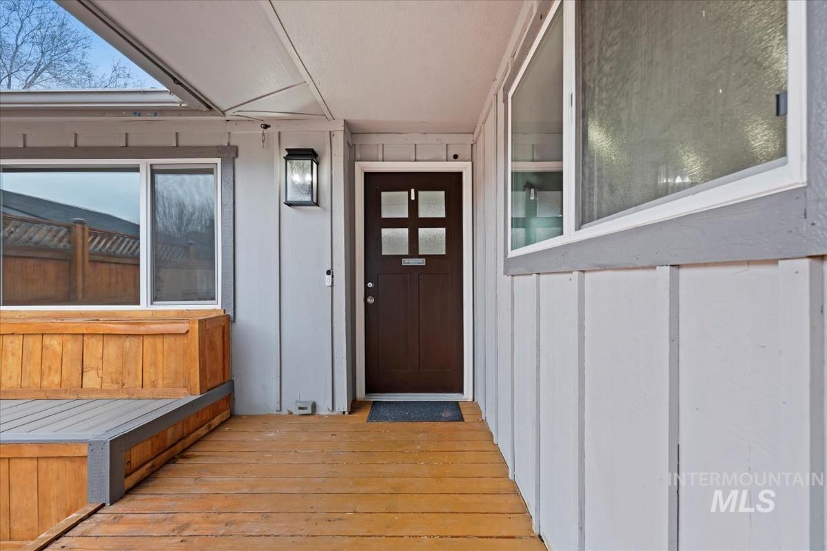 1008 W Crest Wood Dr, Meridian, Idaho 83642, 3 Bedrooms, 2 Bathrooms, Residential For Sale, Price $359,900,MLS 98974752