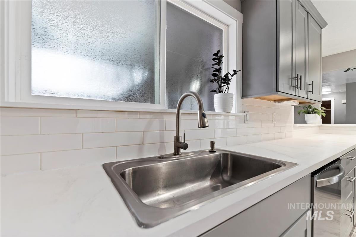 1008 W Crest Wood Dr, Meridian, Idaho 83642, 3 Bedrooms, 2 Bathrooms, Residential For Sale, Price $359,900,MLS 98974752