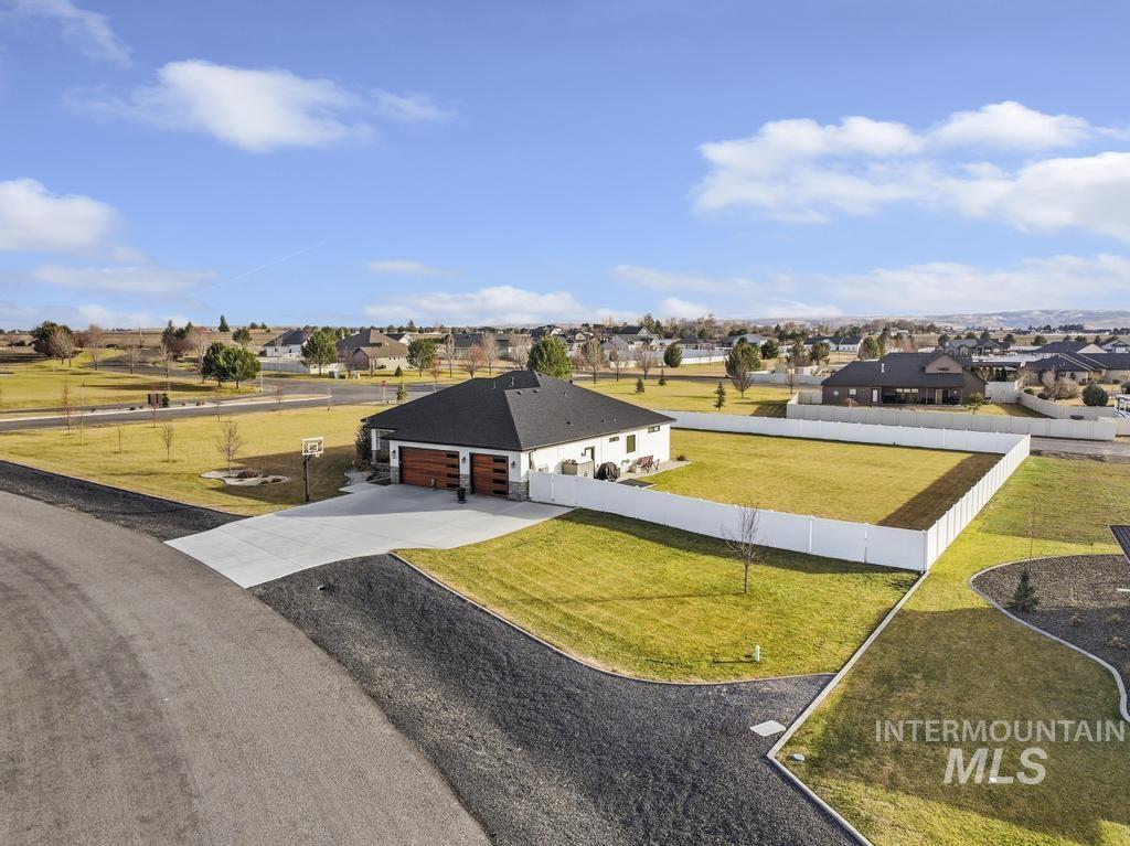 3827 Susan Circle W, Hansen, Idaho 83334, 3 Bedrooms, 2 Bathrooms, Residential For Sale, Price $698,500,MLS 98974753