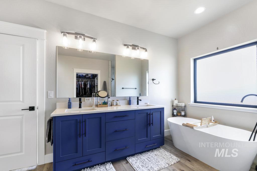 3827 Susan Circle W, Hansen, Idaho 83334, 3 Bedrooms, 2 Bathrooms, Residential For Sale, Price $698,500,MLS 98974753