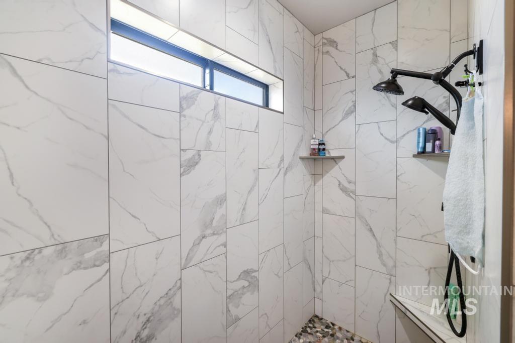 3827 Susan Circle W, Hansen, Idaho 83334, 3 Bedrooms, 2 Bathrooms, Residential For Sale, Price $698,500,MLS 98974753