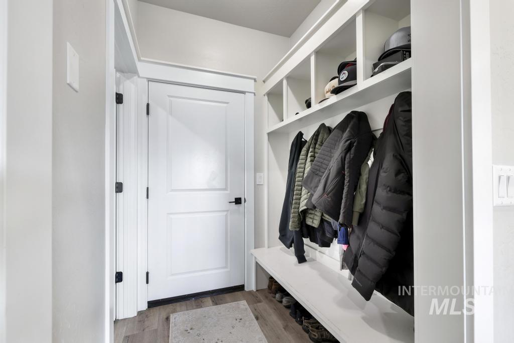 3827 Susan Circle W, Hansen, Idaho 83334, 3 Bedrooms, 2 Bathrooms, Residential For Sale, Price $698,500,MLS 98974753