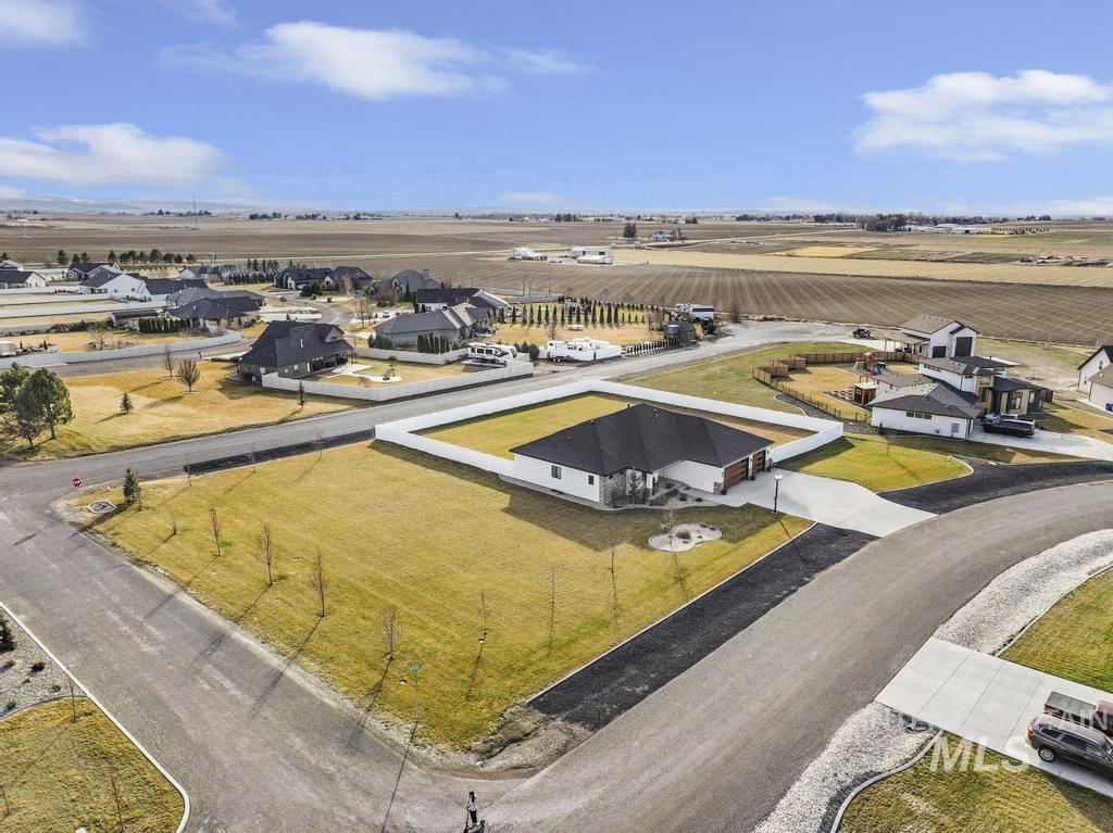 3827 Susan Circle W, Hansen, Idaho 83334, 3 Bedrooms, 2 Bathrooms, Residential For Sale, Price $698,500,MLS 98974753