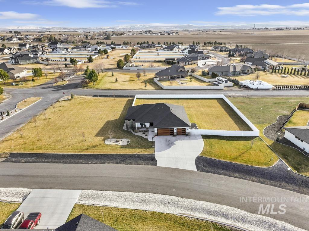 3827 Susan Circle W, Hansen, Idaho 83334, 3 Bedrooms, 2 Bathrooms, Residential For Sale, Price $698,500,MLS 98974753