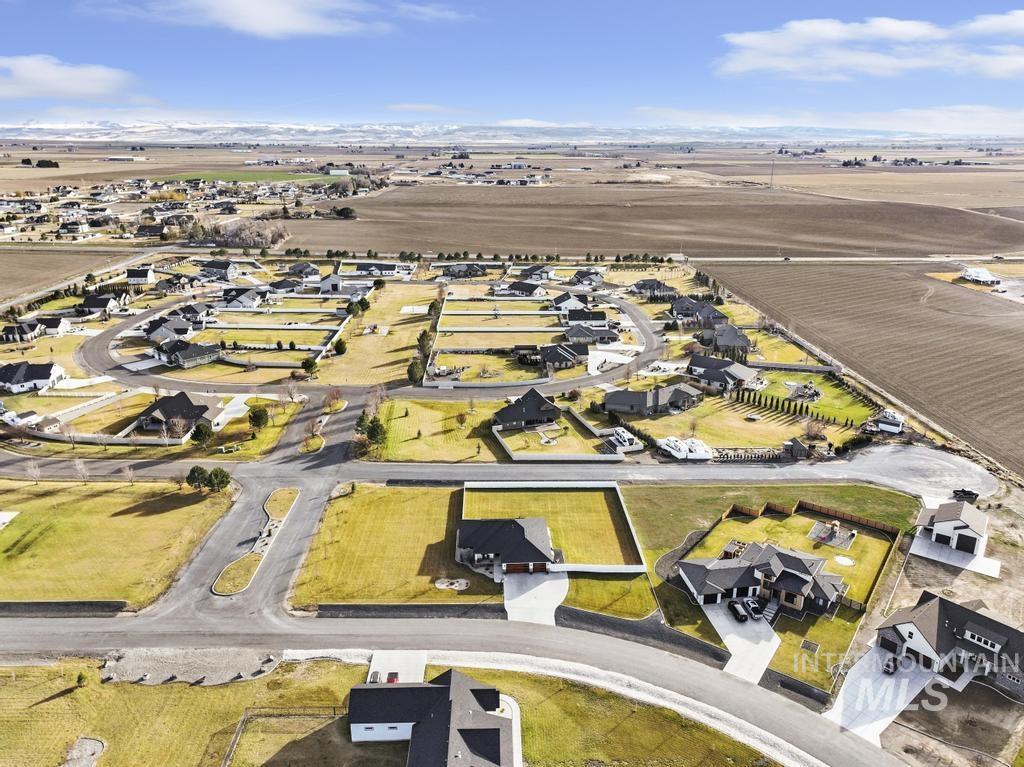 3827 Susan Circle W, Hansen, Idaho 83334, 3 Bedrooms, 2 Bathrooms, Residential For Sale, Price $698,500,MLS 98974753