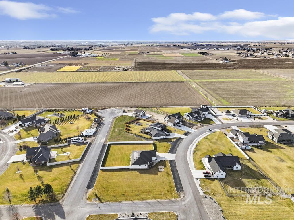 3827 Susan Circle W, Hansen, Idaho 83334, 3 Bedrooms, 2 Bathrooms, Residential For Sale, Price $698,500,MLS 98974753