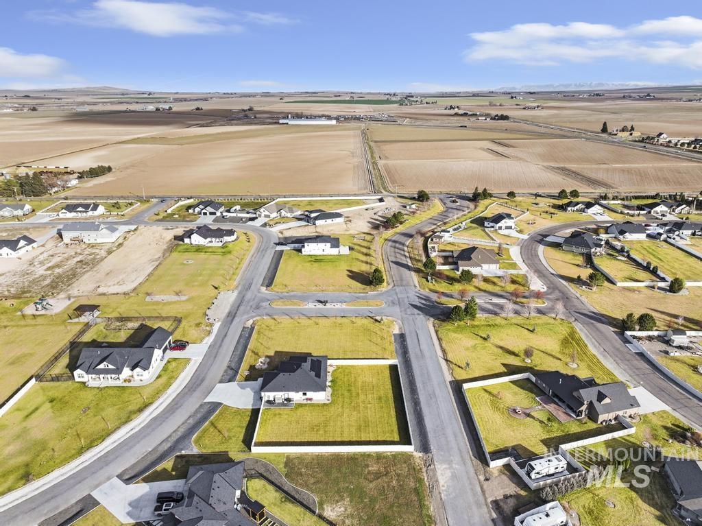 3827 Susan Circle W, Hansen, Idaho 83334, 3 Bedrooms, 2 Bathrooms, Residential For Sale, Price $698,500,MLS 98974753