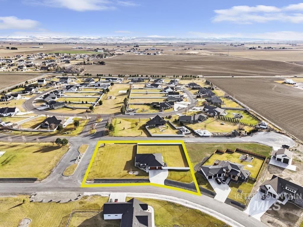 3827 Susan Circle W, Hansen, Idaho 83334, 3 Bedrooms, 2 Bathrooms, Residential For Sale, Price $698,500,MLS 98974753