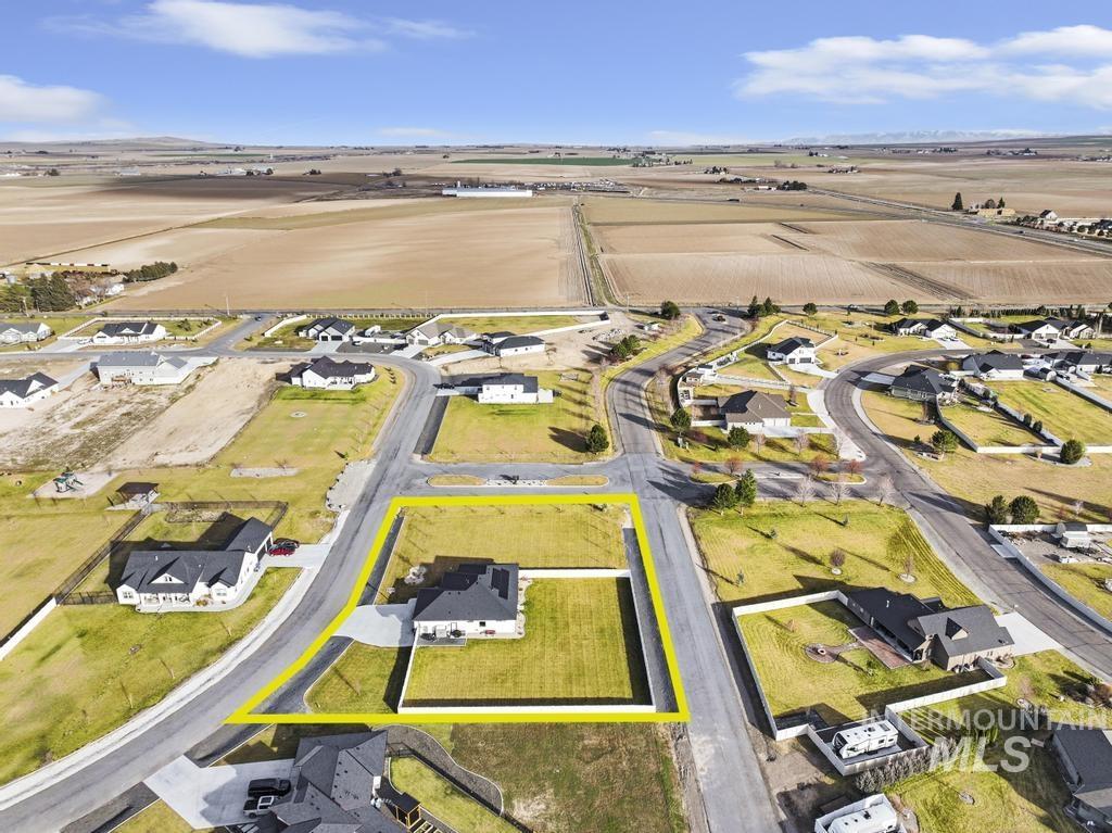 3827 Susan Circle W, Hansen, Idaho 83334, 3 Bedrooms, 2 Bathrooms, Residential For Sale, Price $698,500,MLS 98974753