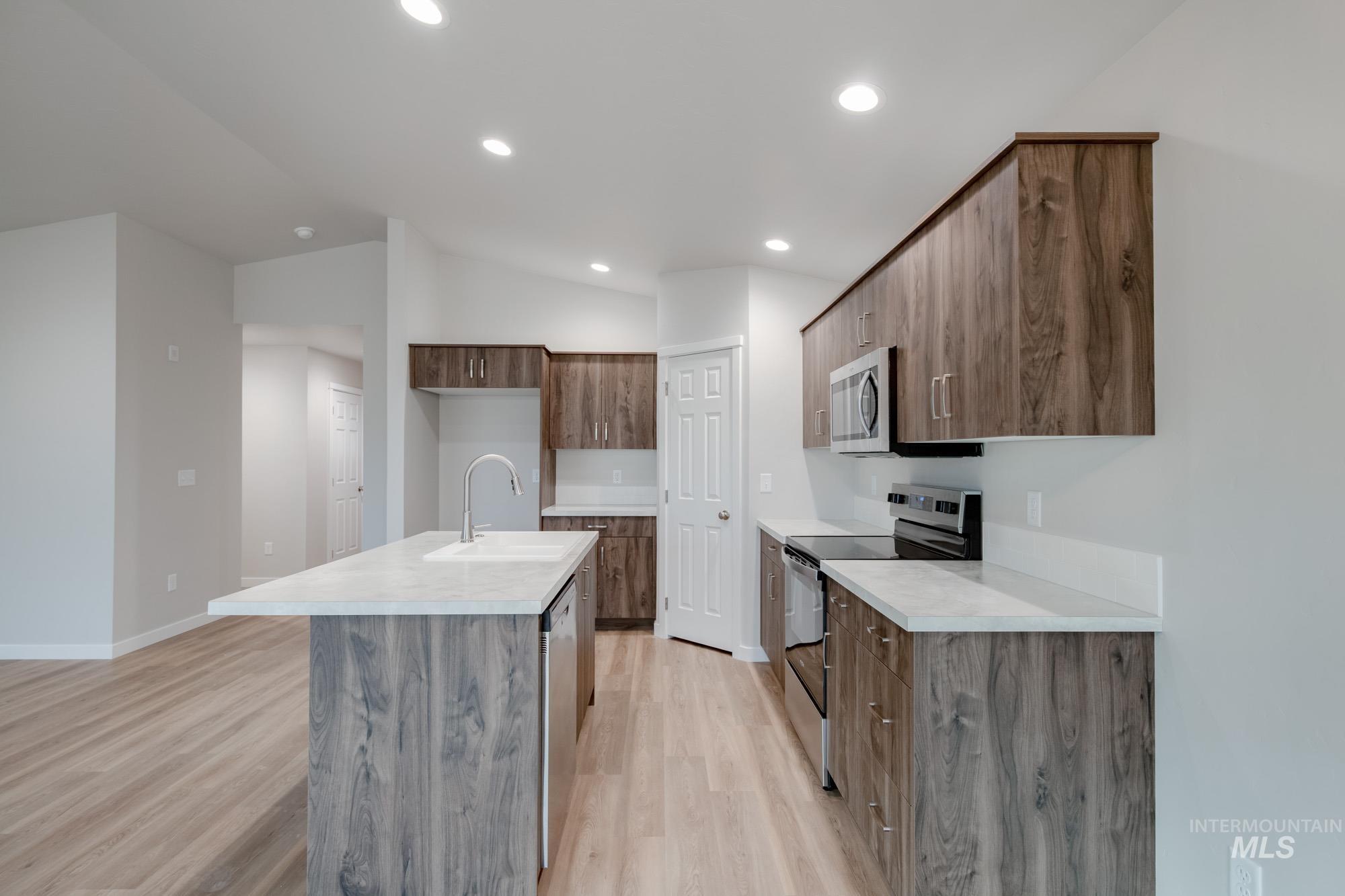 2182 N Thunderbolt St, Mountain Home, Idaho 83647, 3 Bedrooms, 2 Bathrooms, Residential For Sale, Price $379,990, 98974756