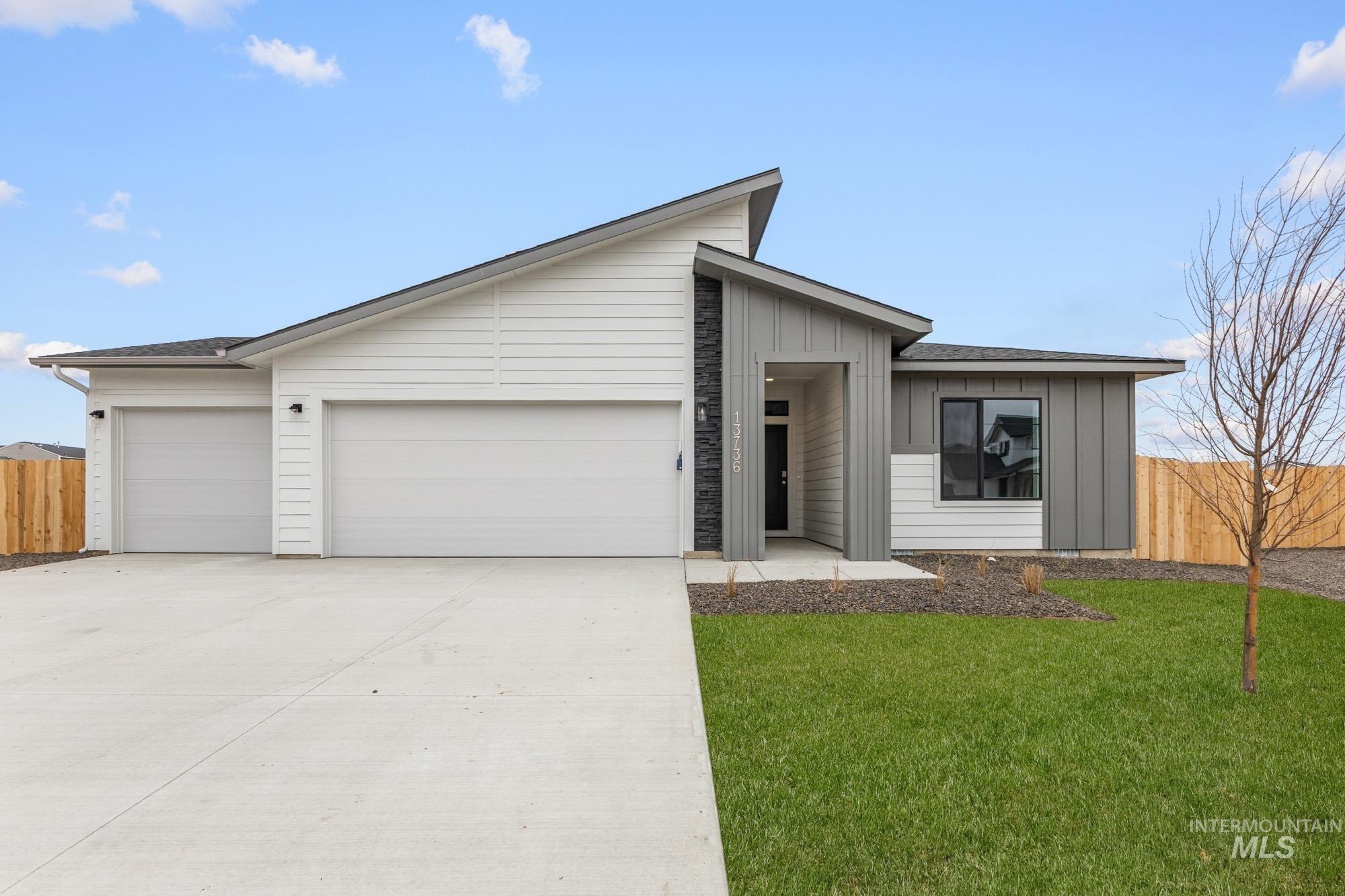 951 NE Trailridge St, Mountain Home, Idaho 83647, 4 Bedrooms, 2 Bathrooms, Residential For Sale, Price $414,990,MLS 98974758