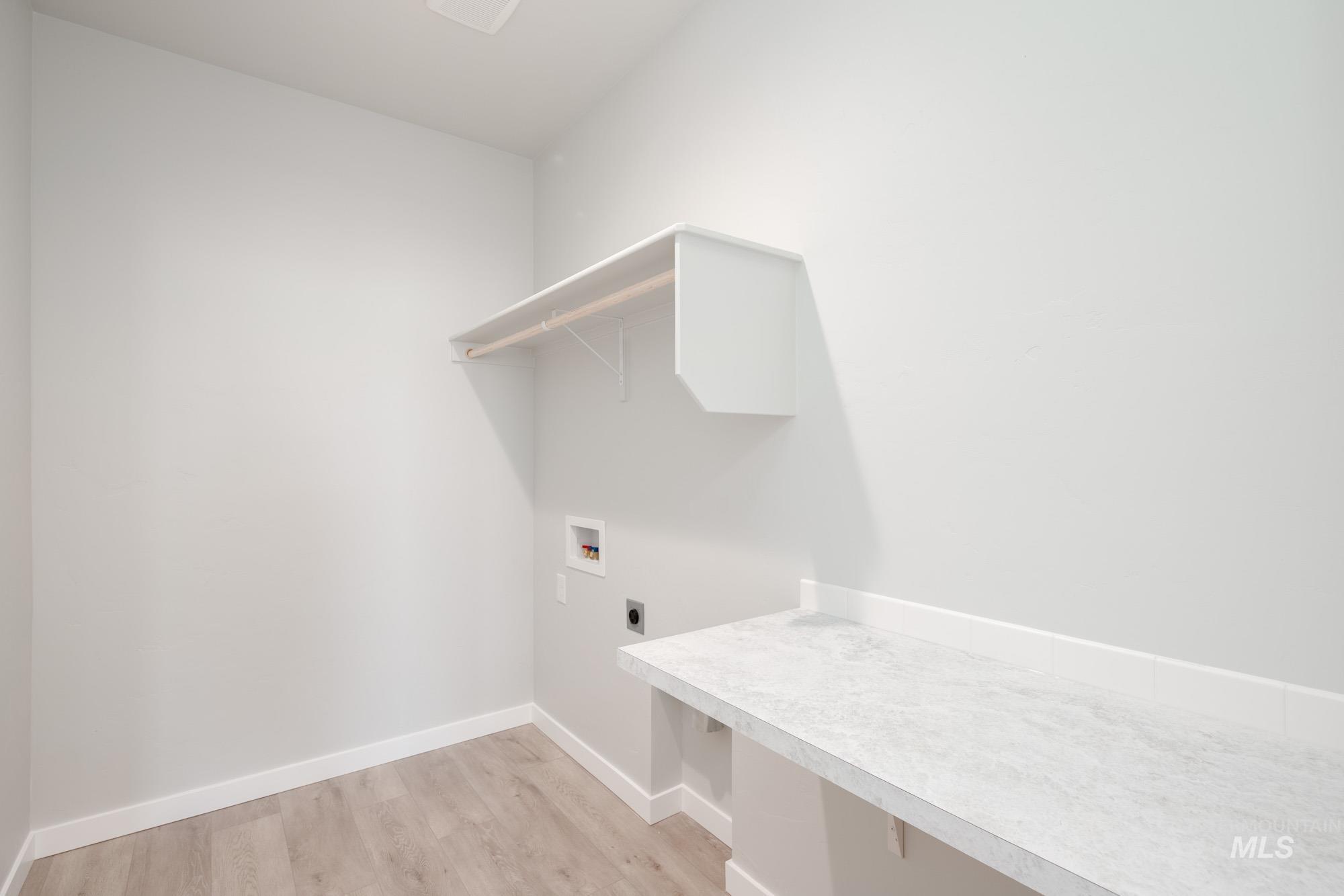 2939 N Schimigadoon Way, Eagle, Idaho 83616, 4 Bedrooms, 3.5 Bathrooms, Residential For Sale, Price $744,990,MLS 98974760