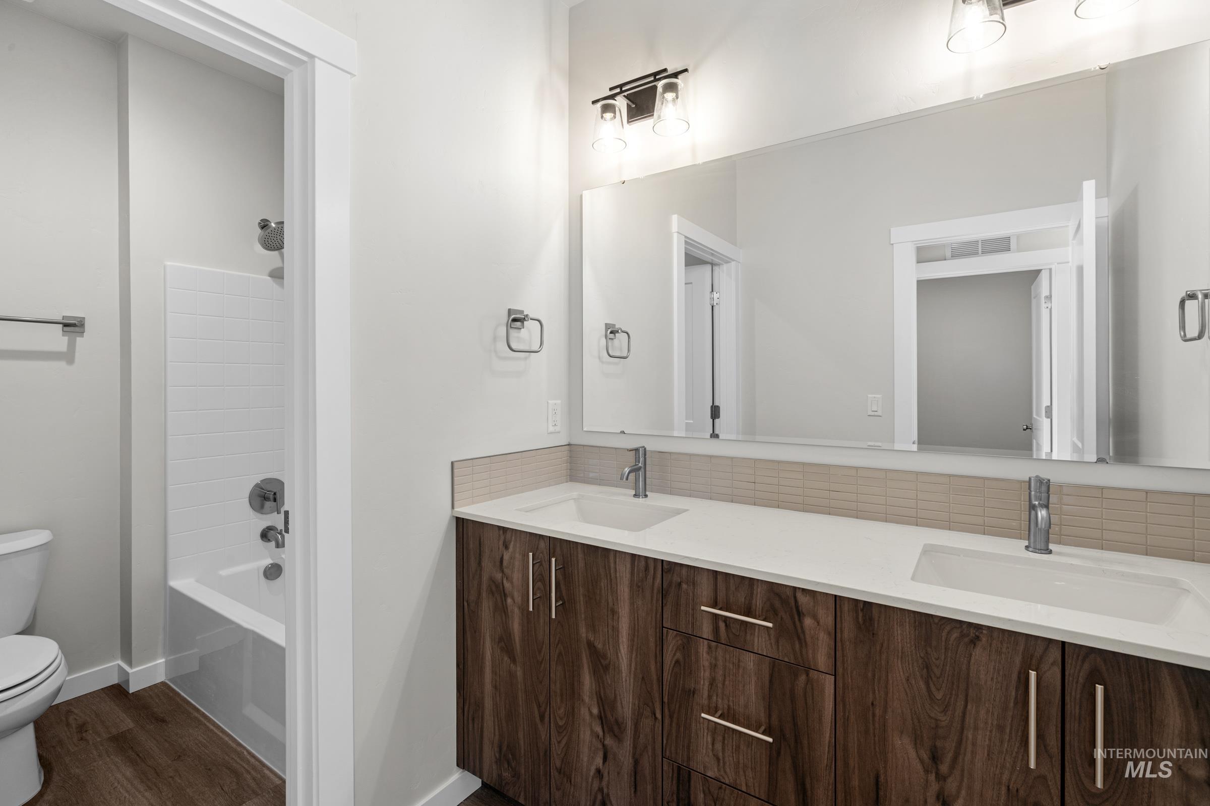 2972 N Schimigadoon Way, Eagle, Idaho 83616, 4 Bedrooms, 3.5 Bathrooms, Residential For Sale, Price $1,074,990,MLS 98974766