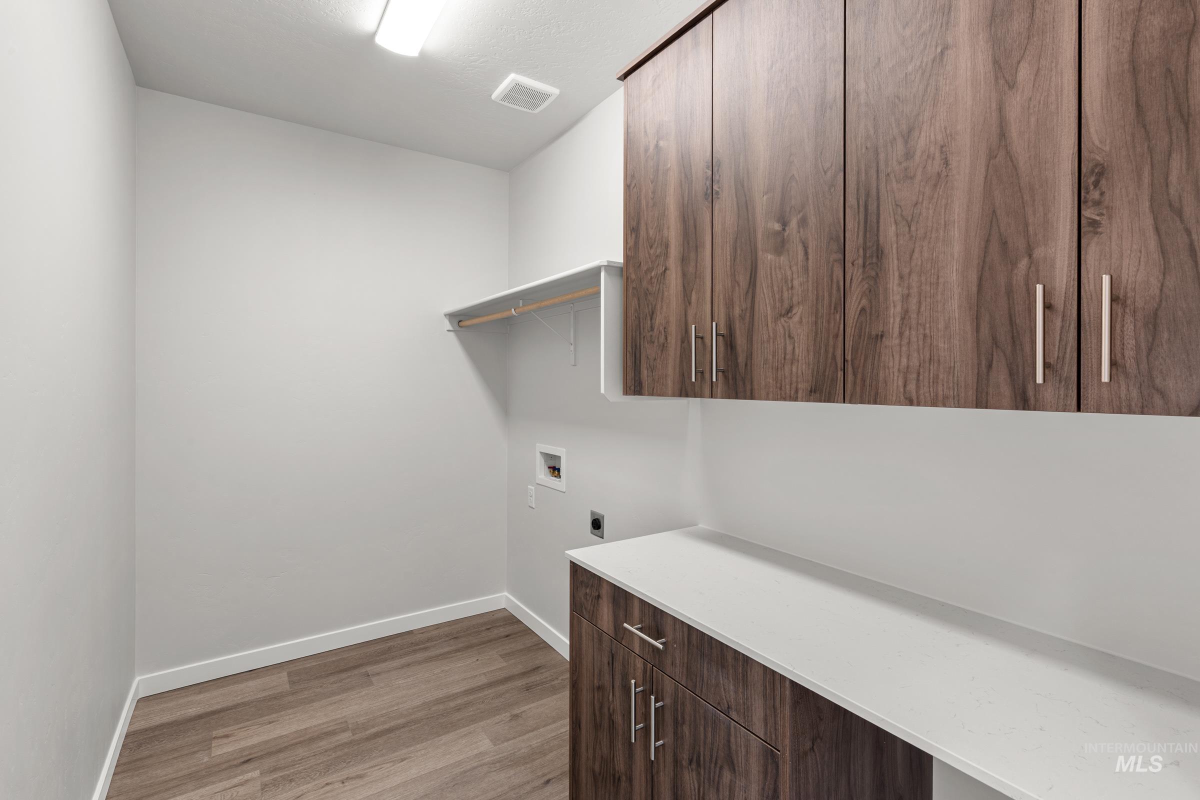 2972 N Schimigadoon Way, Eagle, Idaho 83616, 4 Bedrooms, 3.5 Bathrooms, Residential For Sale, Price $1,074,990,MLS 98974766