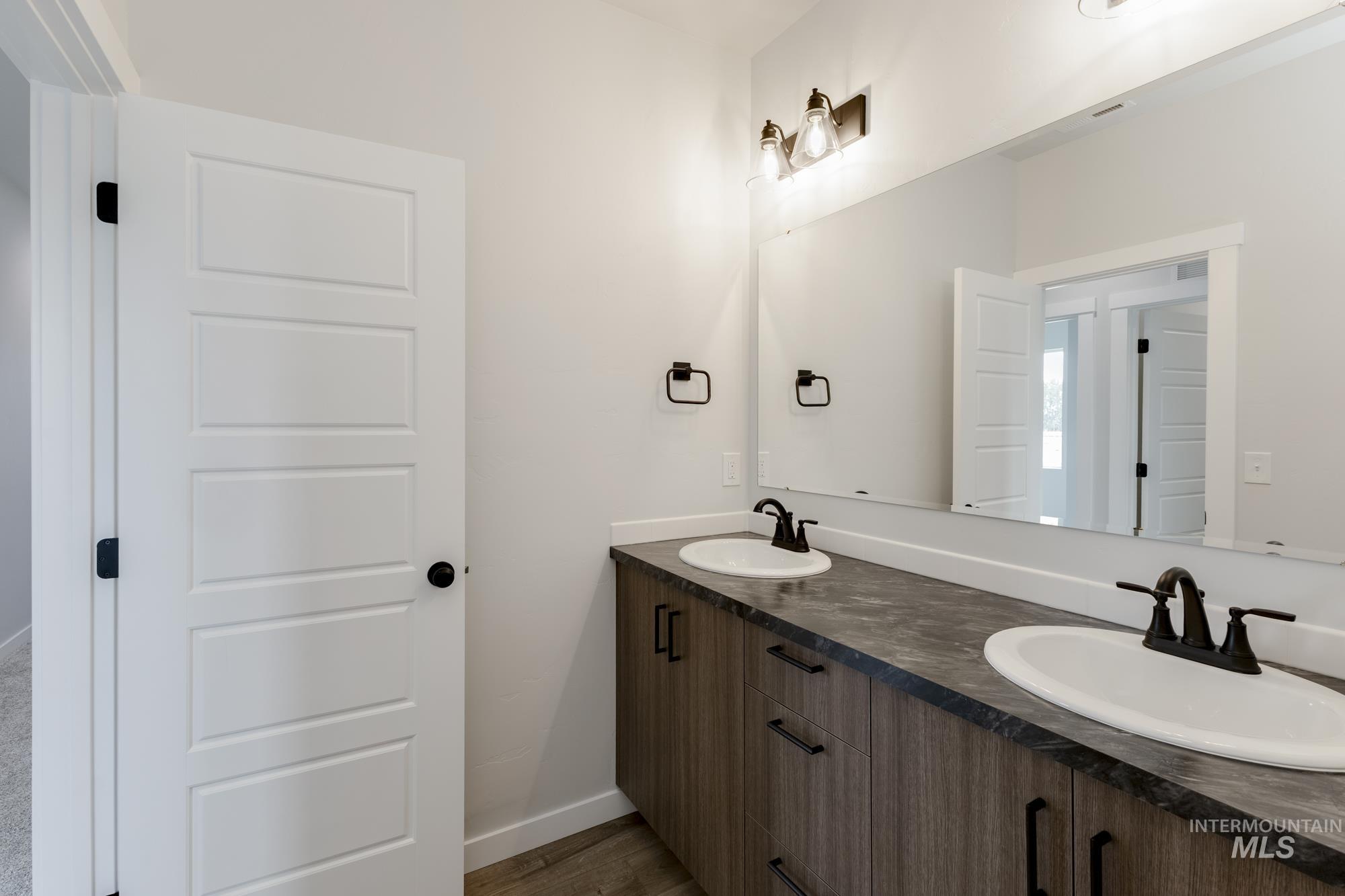 2972 N Schimigadoon Way, Eagle, Idaho 83616, 4 Bedrooms, 3.5 Bathrooms, Residential For Sale, Price $1,074,990,MLS 98974766