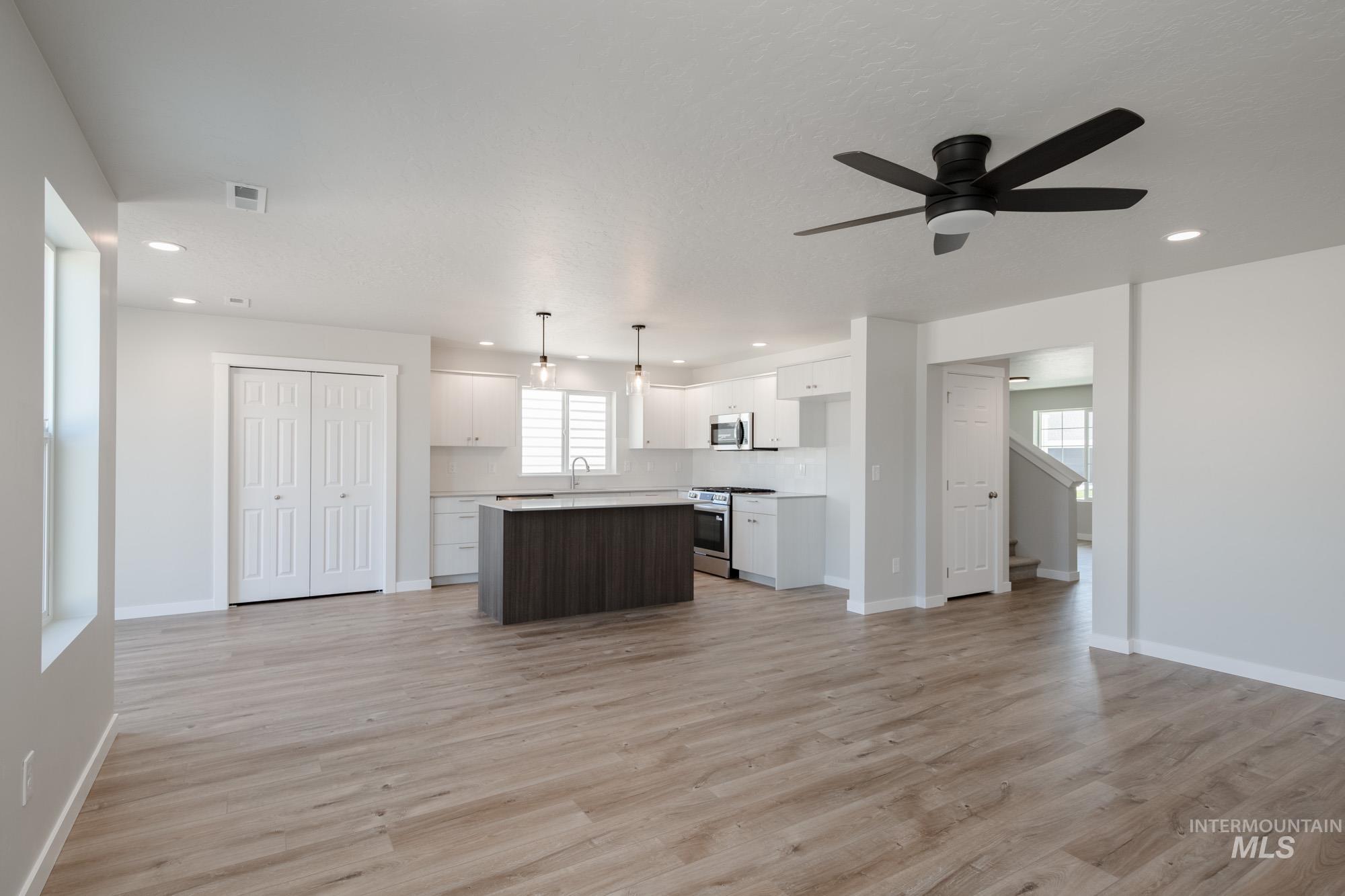 11805 W Snow Flower Dr, Star, Idaho 83669, 5 Bedrooms, 3 Bathrooms, Residential For Sale, Price $549,990, 98974769