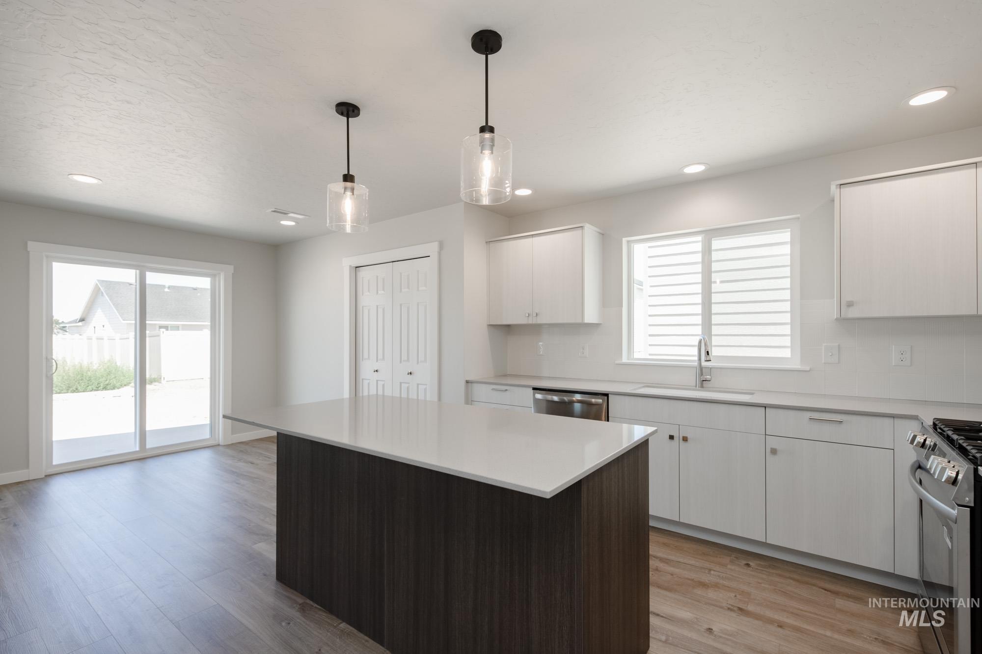 11805 W Snow Flower Dr, Star, Idaho 83669, 5 Bedrooms, 3 Bathrooms, Residential For Sale, Price $549,990, 98974769