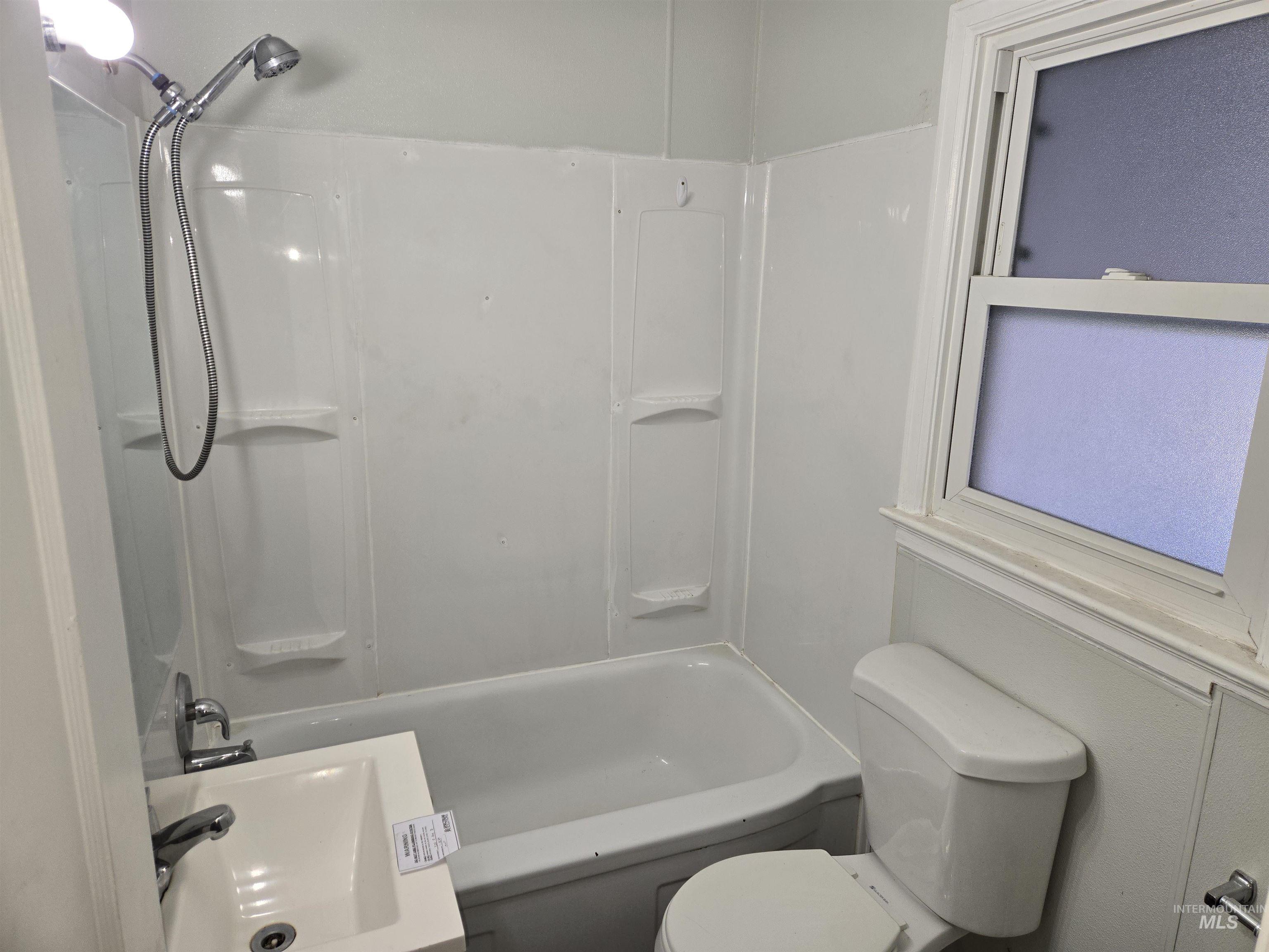 328 E Ave D, Jerome, Idaho 83338, 2 Bedrooms, 1 Bathroom, Residential For Sale, Price $229,000,MLS 98974770