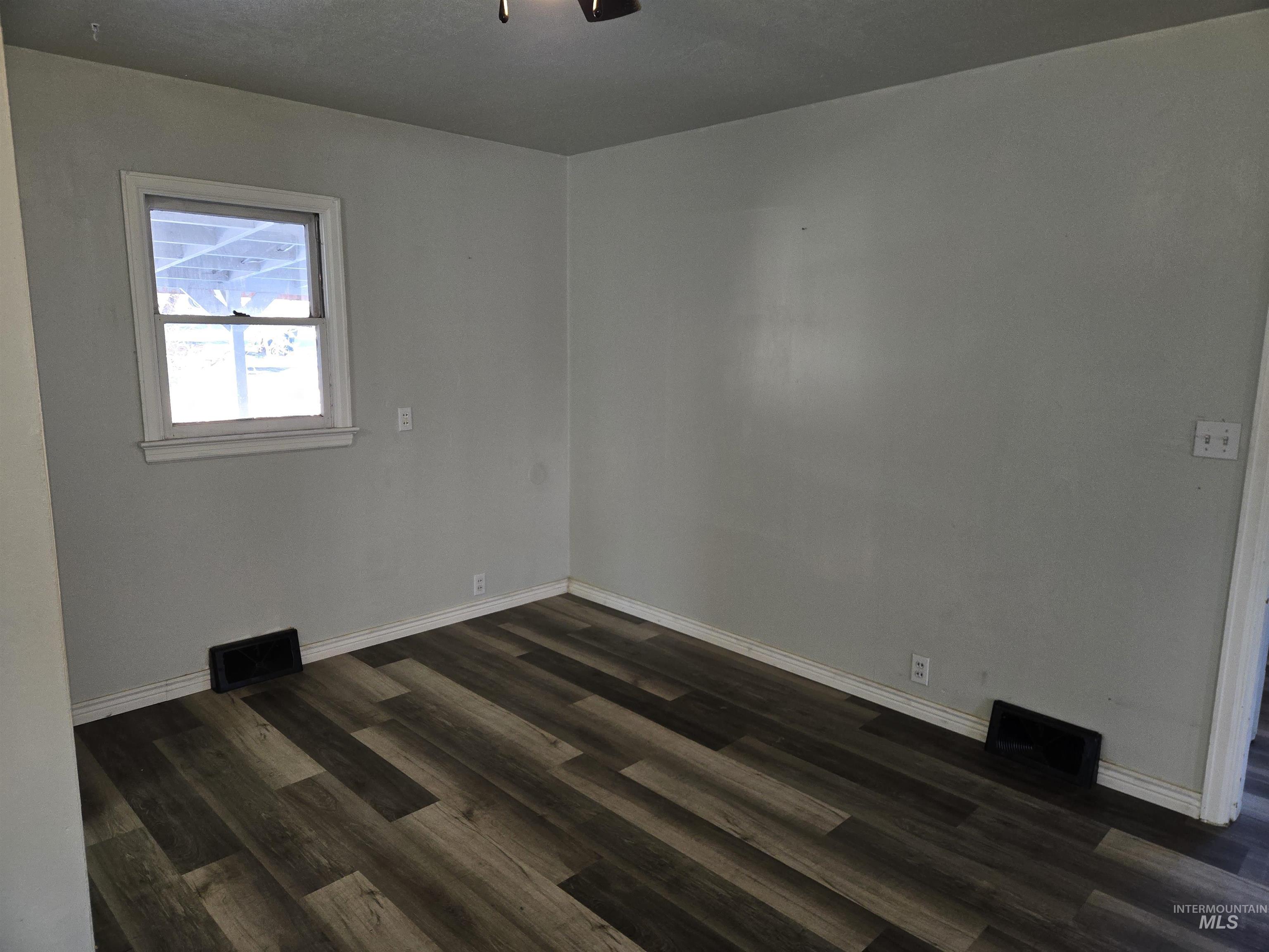 328 E Ave D, Jerome, Idaho 83338, 2 Bedrooms, 1 Bathroom, Residential For Sale, Price $229,000,MLS 98974770