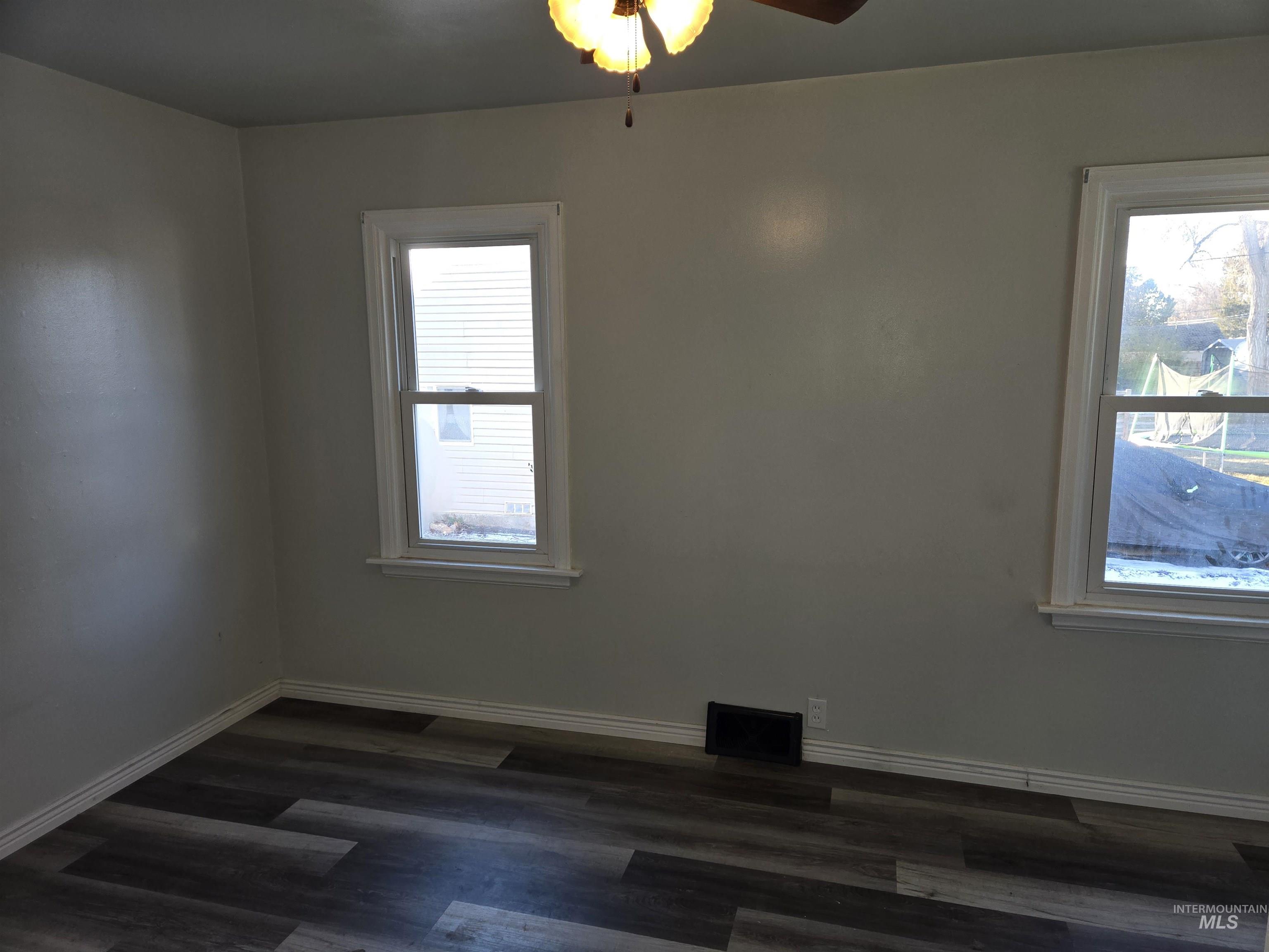 328 E Ave D, Jerome, Idaho 83338, 2 Bedrooms, 1 Bathroom, Residential For Sale, Price $229,000,MLS 98974770