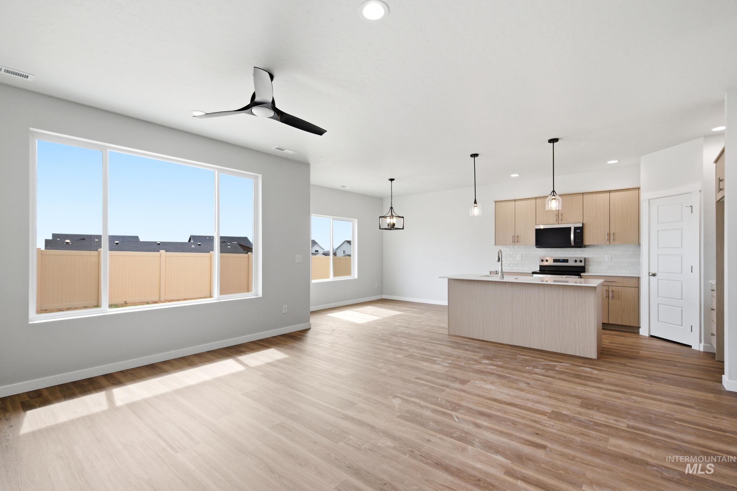 11827 W Snow Flower Dr, Star, Idaho 83669, 3 Bedrooms, 2 Bathrooms, Residential For Sale, Price $476,990, 98974771