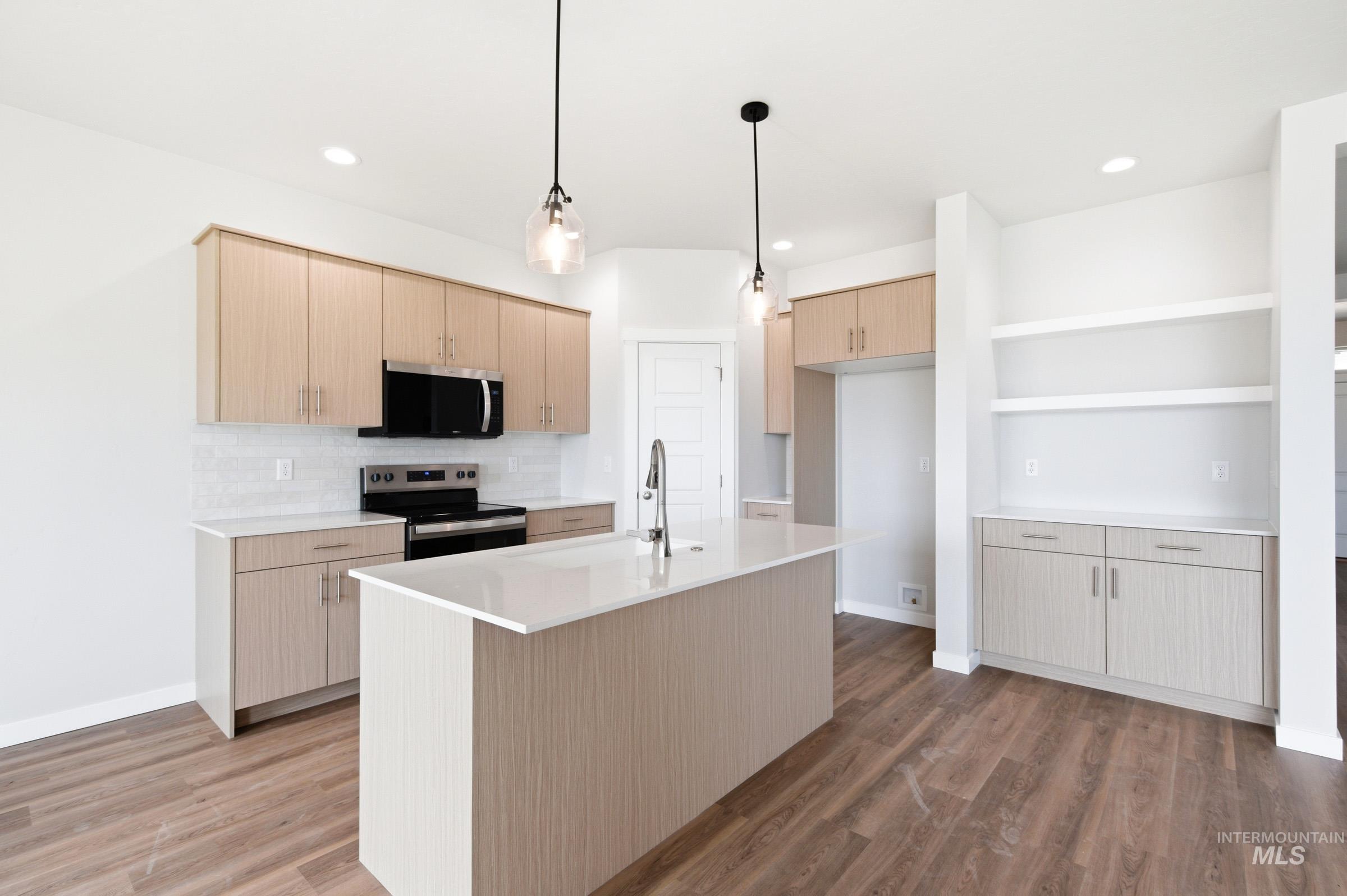 11827 W Snow Flower Dr, Star, Idaho 83669, 3 Bedrooms, 2 Bathrooms, Residential For Sale, Price $476,990, 98974771