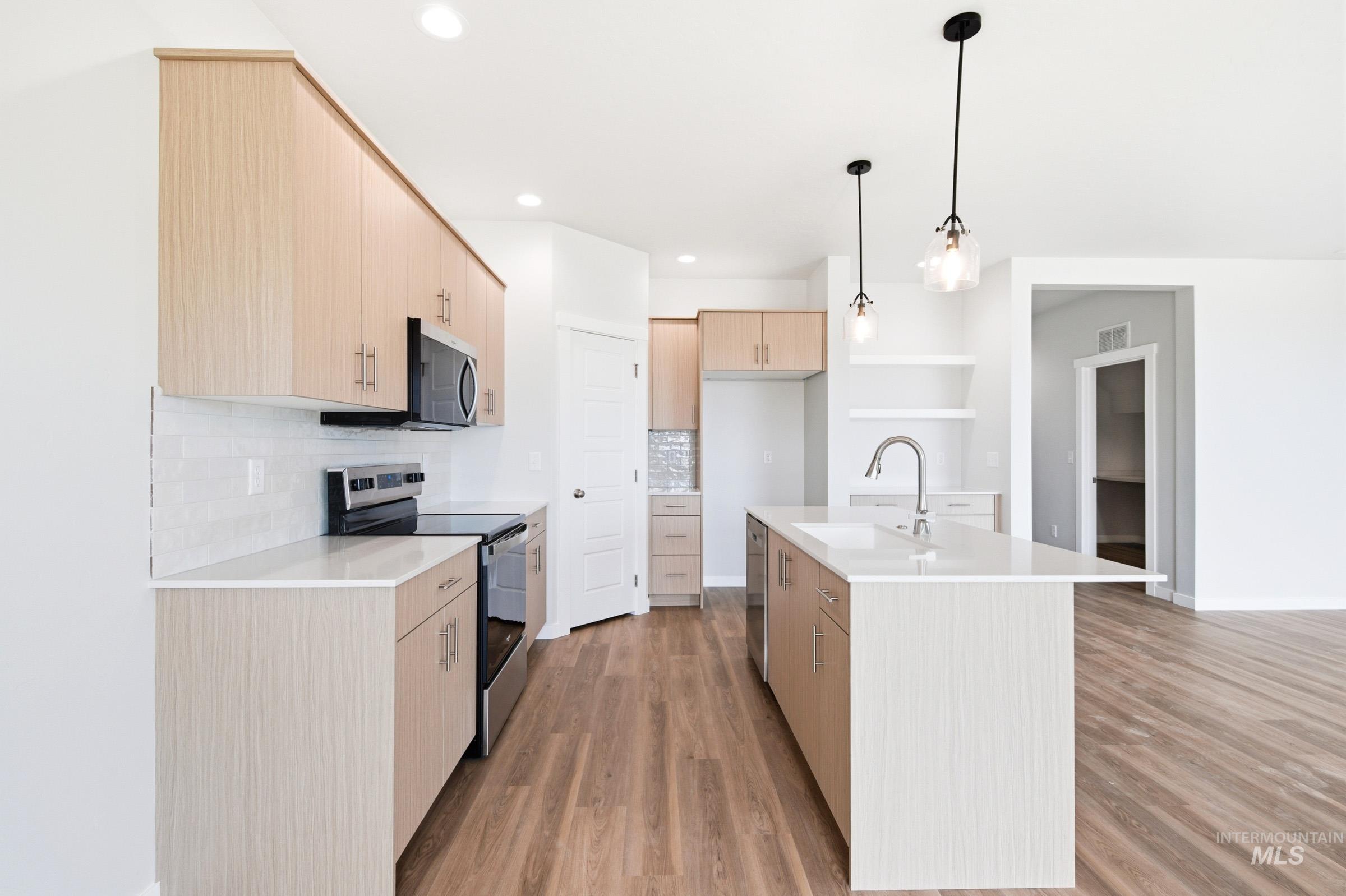 11827 W Snow Flower Dr, Star, Idaho 83669, 3 Bedrooms, 2 Bathrooms, Residential For Sale, Price $476,990, 98974771