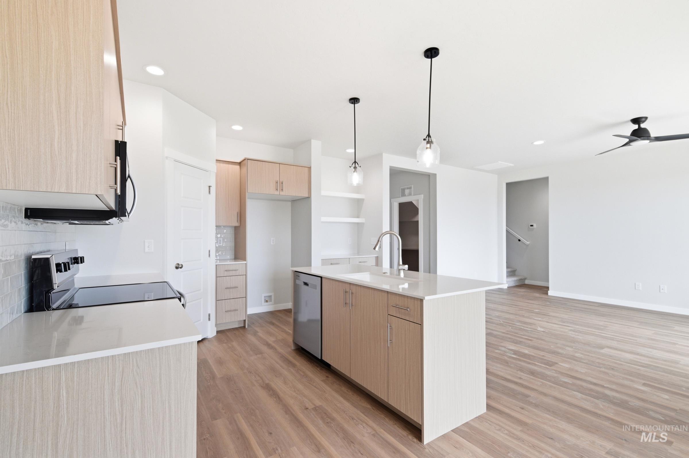 11827 W Snow Flower Dr, Star, Idaho 83669, 3 Bedrooms, 2 Bathrooms, Residential For Sale, Price $476,990, 98974771