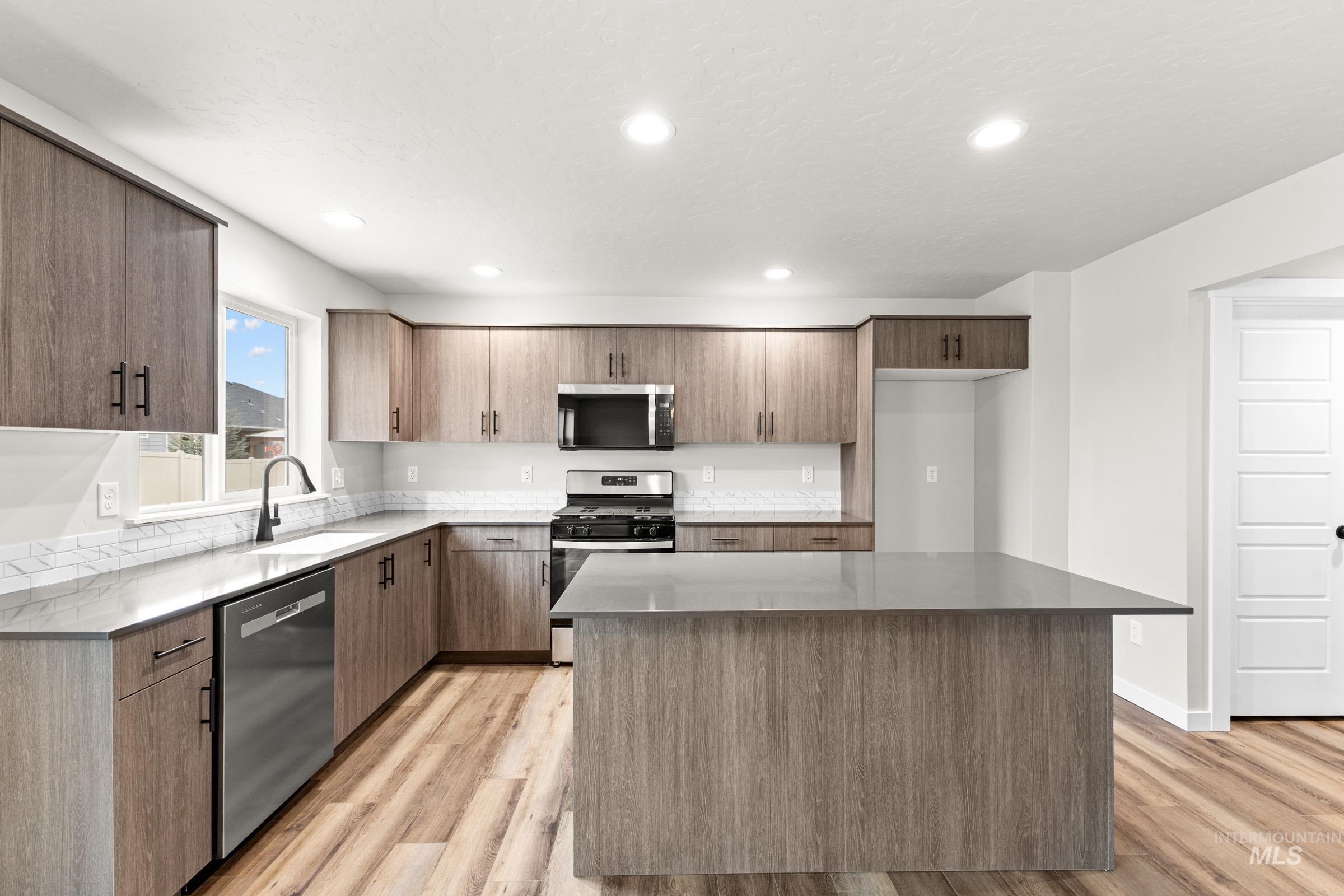 8259 E Bright Angel Dr, Nampa, Idaho 83687, 5 Bedrooms, 3 Bathrooms, Residential For Sale, Price $534,990, 98974772