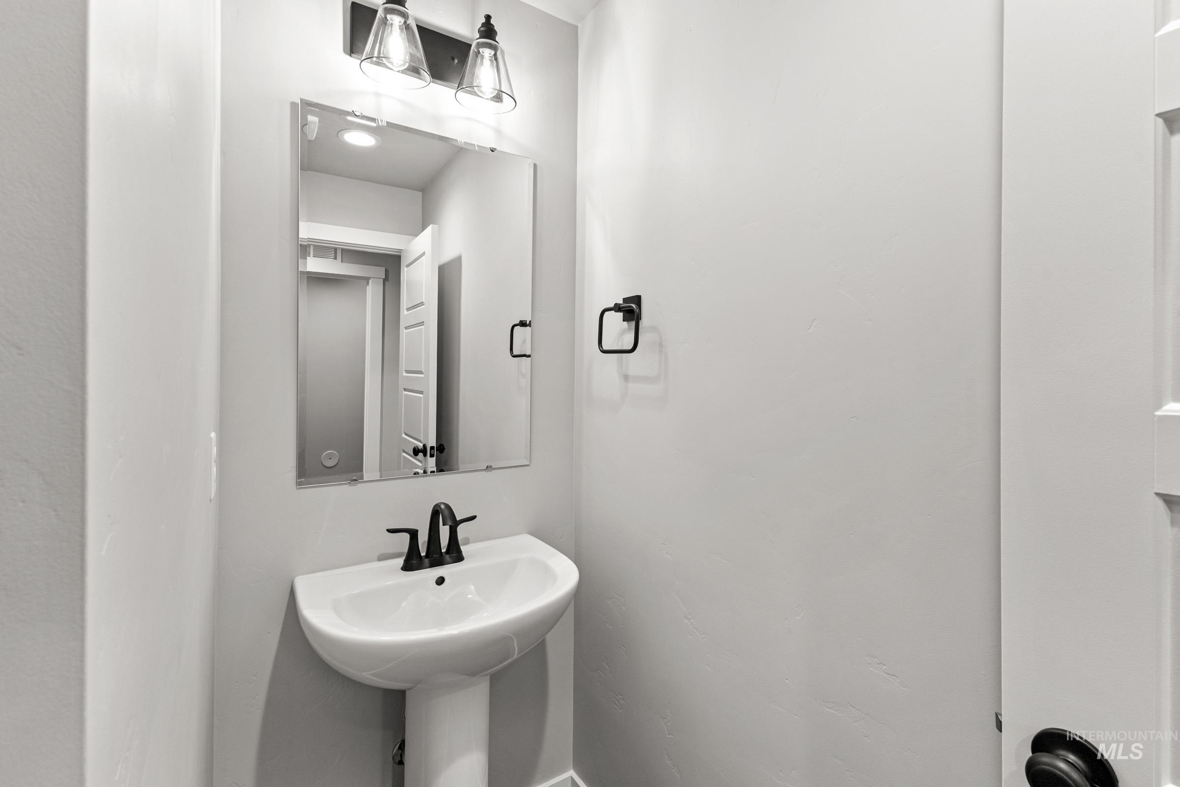 8281 E Bright Angel Dr, Nampa, Idaho 83687, 5 Bedrooms, 2.5 Bathrooms, Residential For Sale, Price $549,990, 98974774