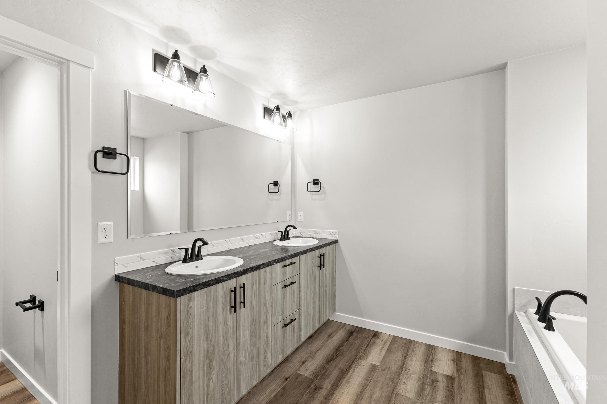 8281 E Bright Angel Dr, Nampa, Idaho 83687, 5 Bedrooms, 2.5 Bathrooms, Residential For Sale, Price $549,990, 98974774