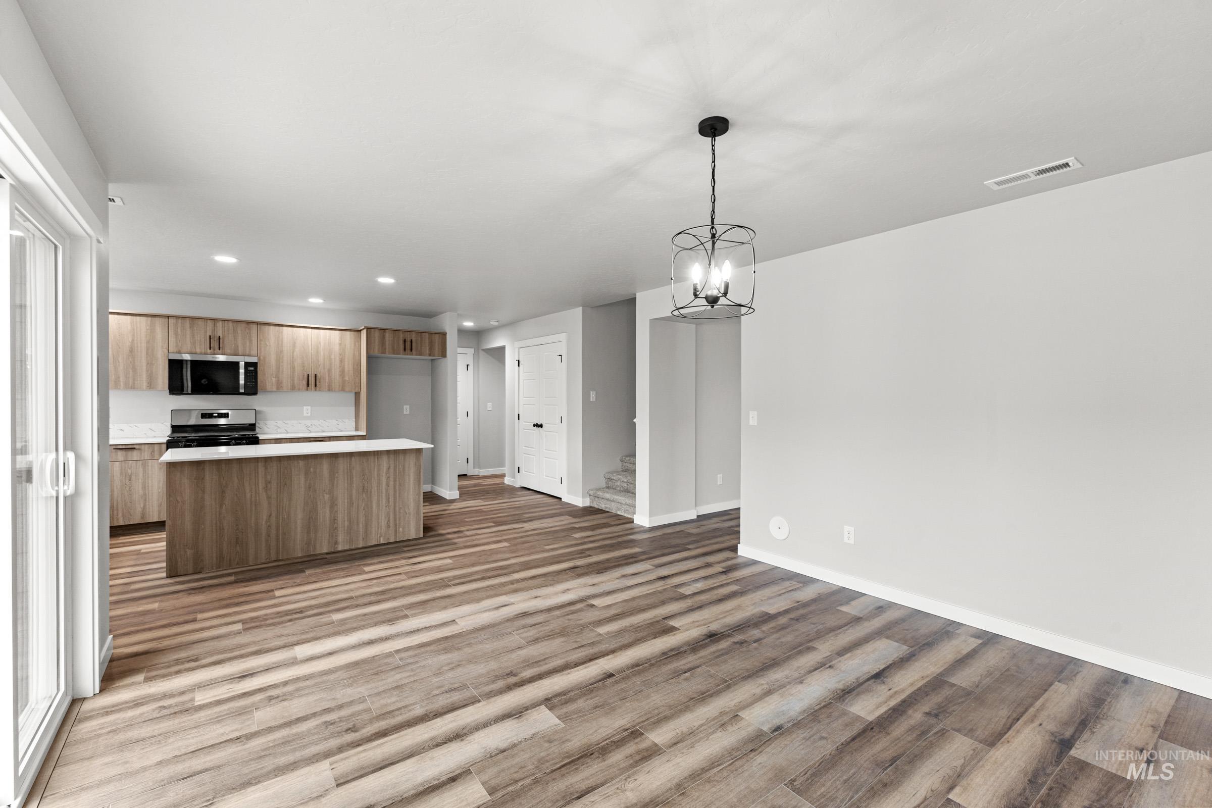 8281 E Bright Angel Dr, Nampa, Idaho 83687, 5 Bedrooms, 2.5 Bathrooms, Residential For Sale, Price $549,990, 98974774