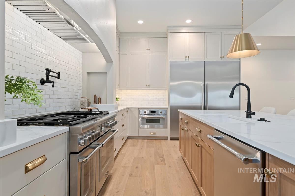 196 N Timber Wolf Pl, Eagle, Idaho 83616, 4 Bedrooms, 3.5 Bathrooms, Residential For Sale, Price $1,299,900,MLS 98974775