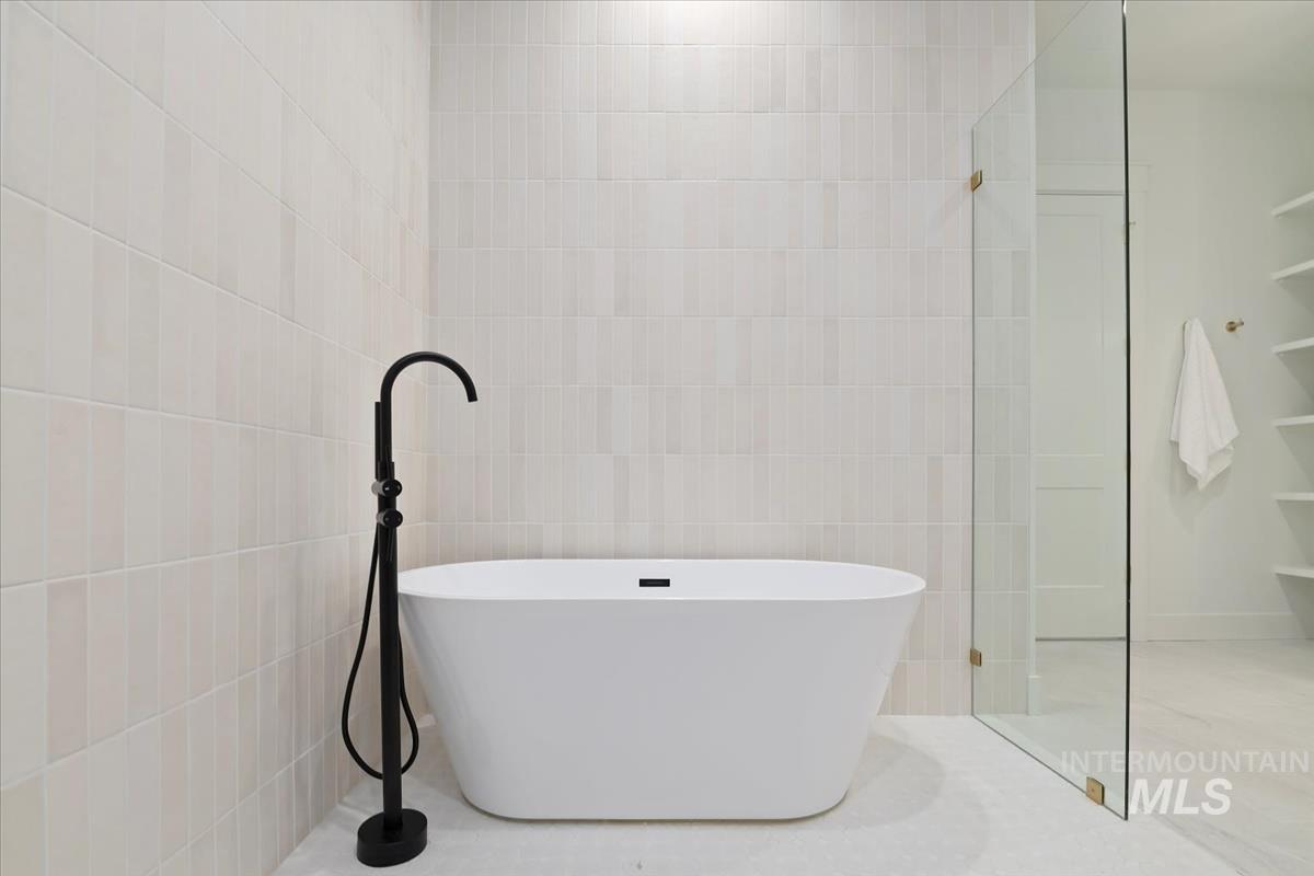 196 N Timber Wolf Pl, Eagle, Idaho 83616, 4 Bedrooms, 3.5 Bathrooms, Residential For Sale, Price $1,299,900,MLS 98974775