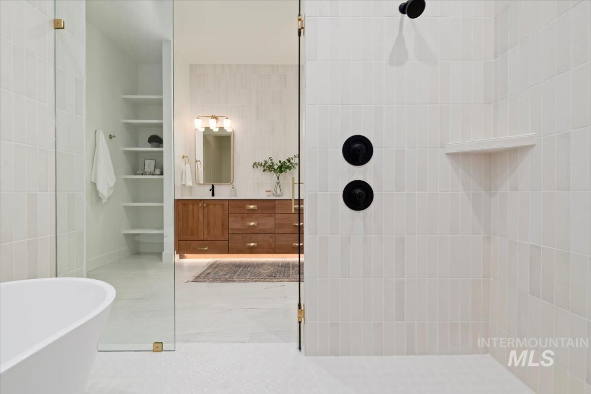 196 N Timber Wolf Pl, Eagle, Idaho 83616, 4 Bedrooms, 3.5 Bathrooms, Residential For Sale, Price $1,299,900,MLS 98974775