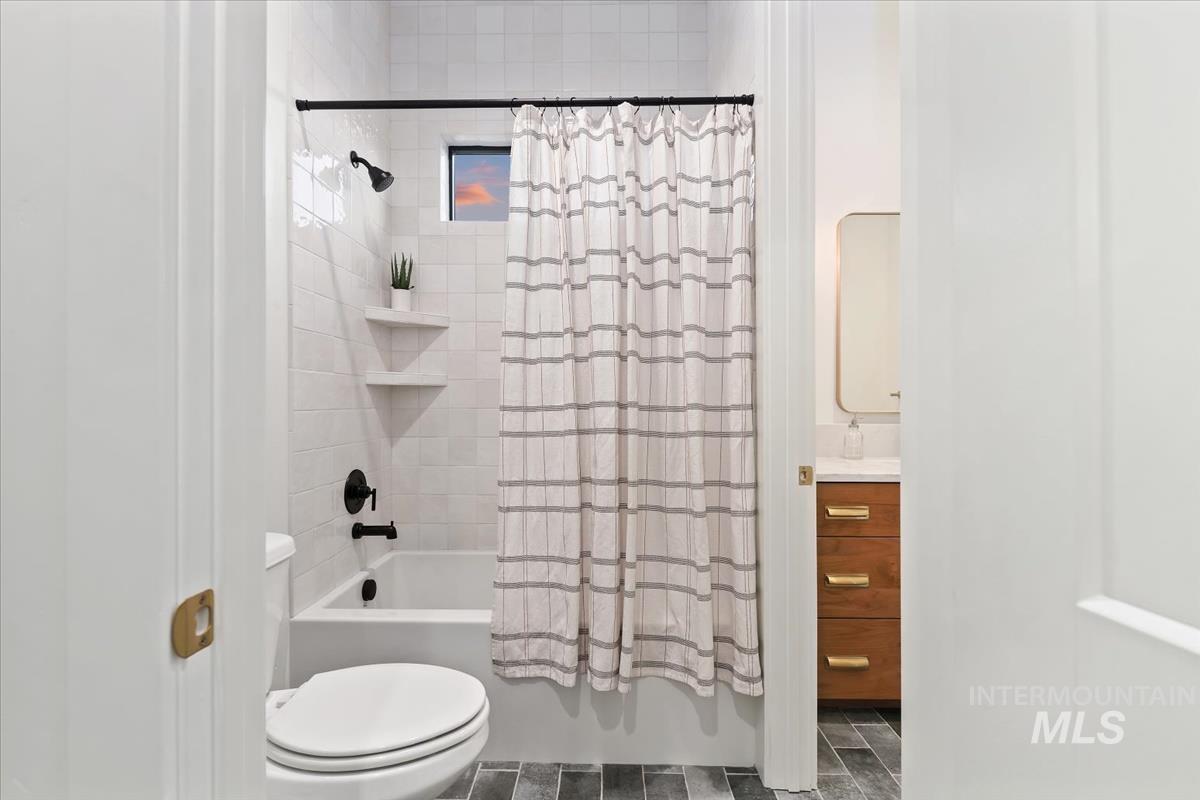 196 N Timber Wolf Pl, Eagle, Idaho 83616, 4 Bedrooms, 3.5 Bathrooms, Residential For Sale, Price $1,299,900,MLS 98974775