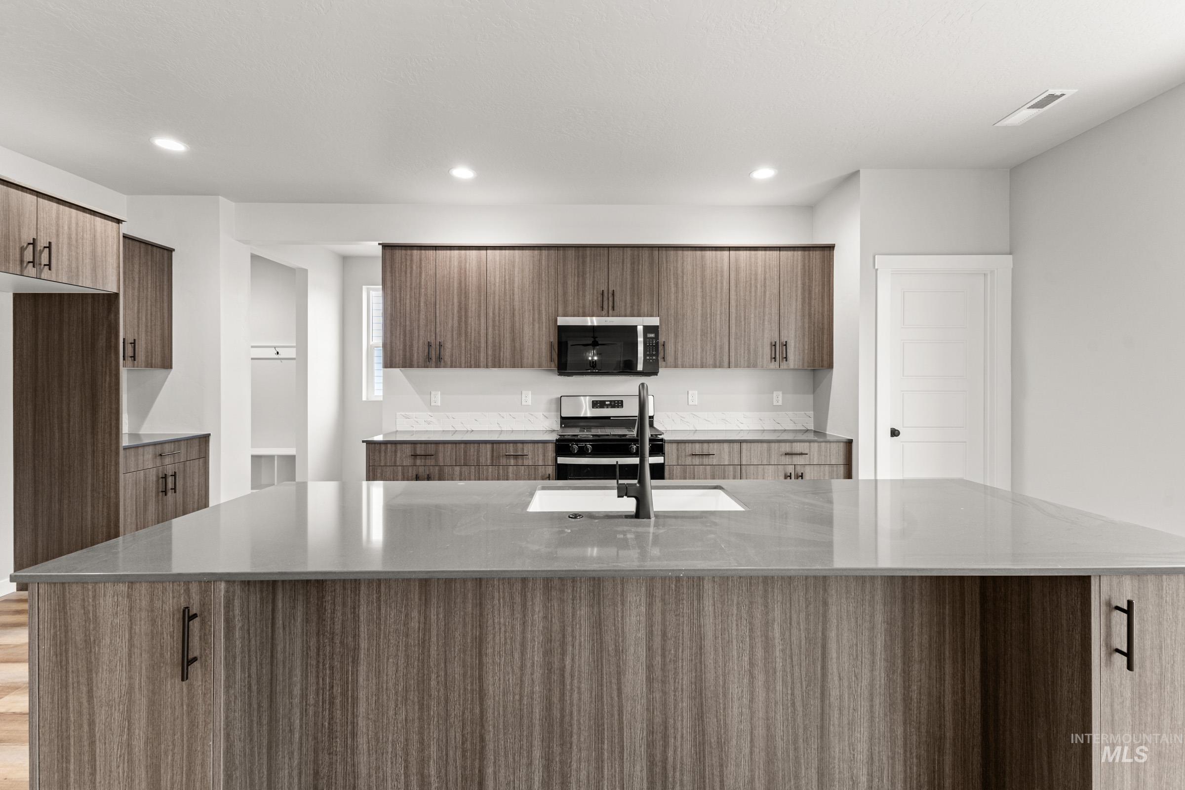 8305 E Bright Angel Dr, Nampa, Idaho 83687, 5 Bedrooms, 4.5 Bathrooms, Residential For Sale, Price $774,990, 98974776