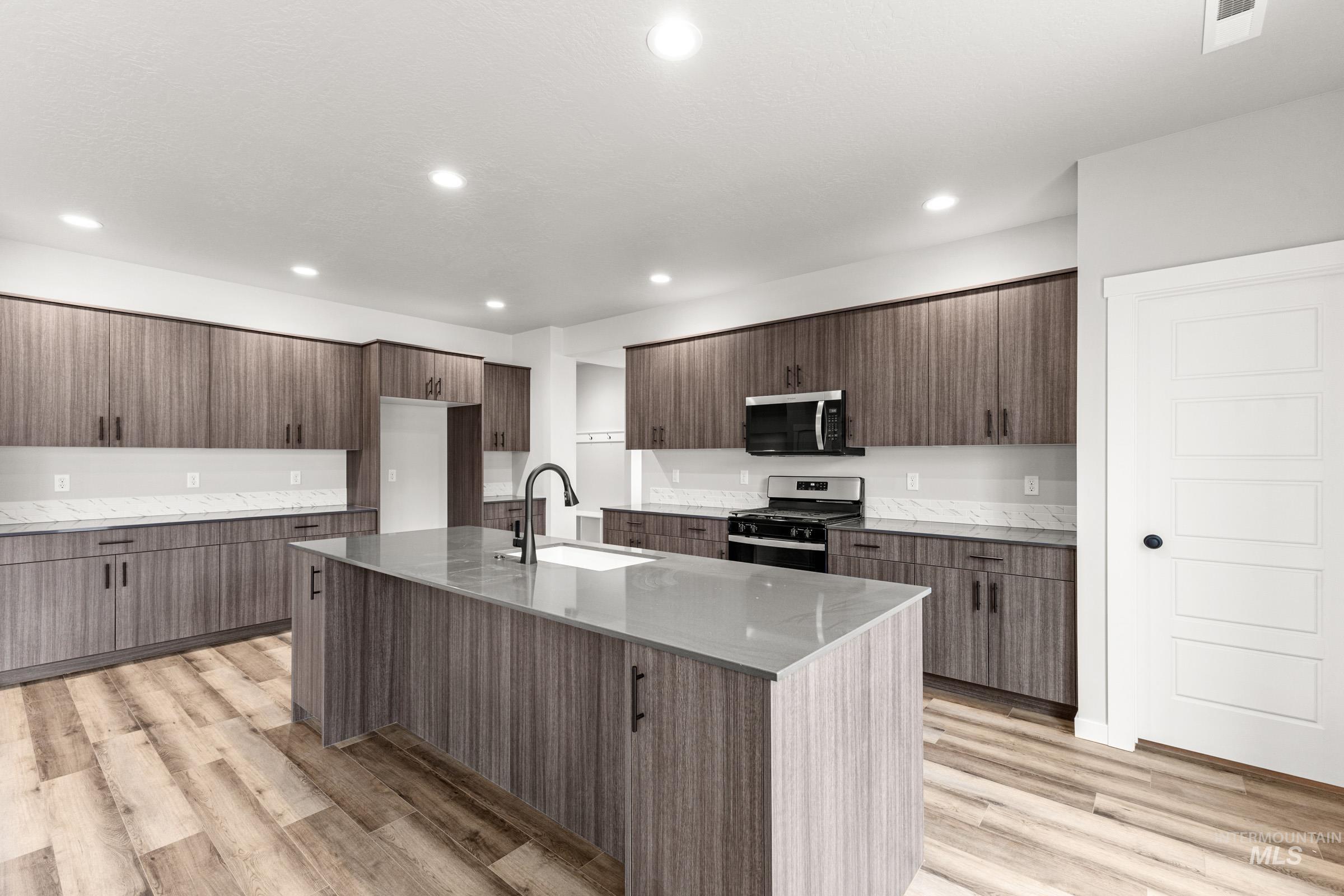 8305 E Bright Angel Dr, Nampa, Idaho 83687, 5 Bedrooms, 4.5 Bathrooms, Residential For Sale, Price $774,990, 98974776